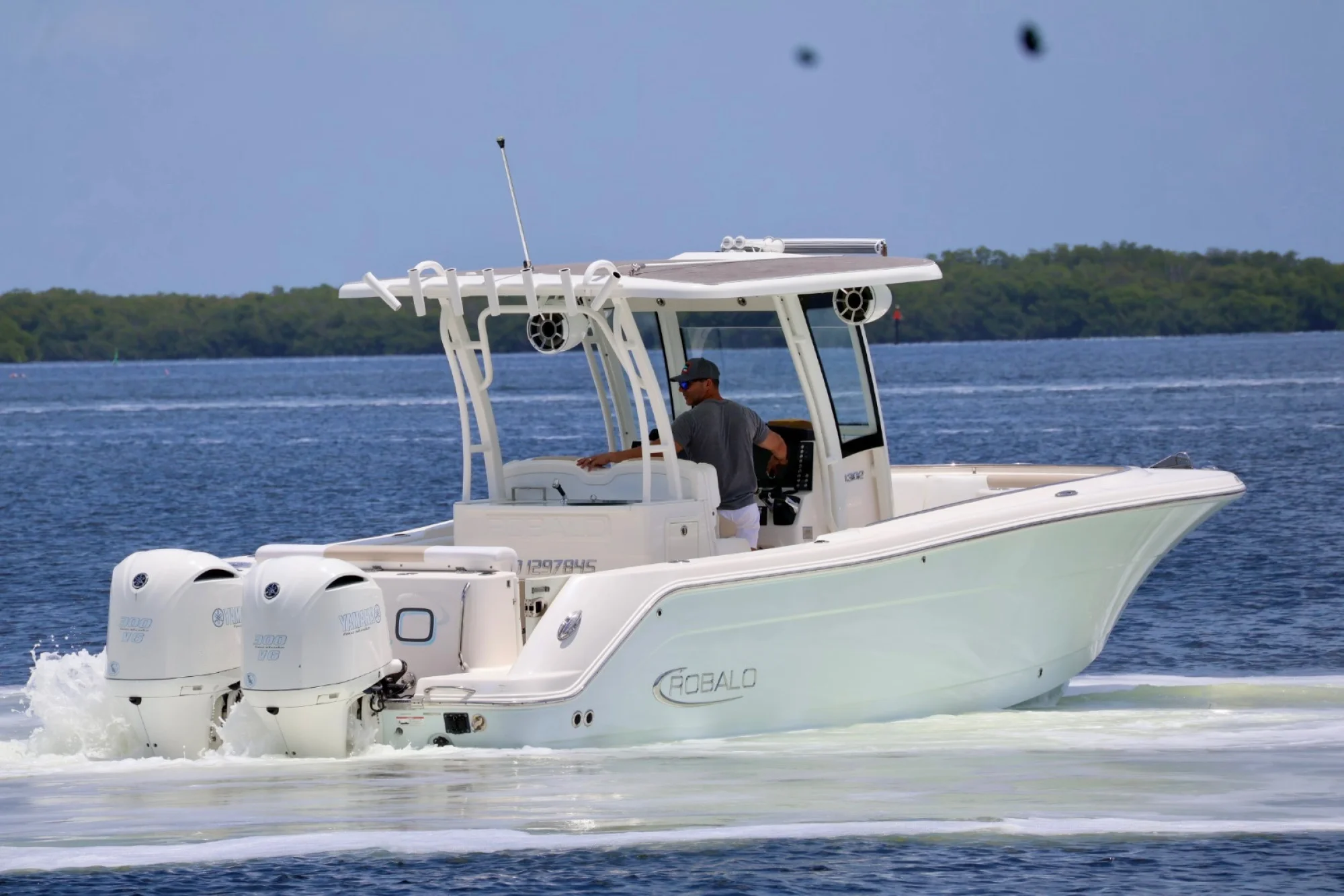 2018 Robalo 302