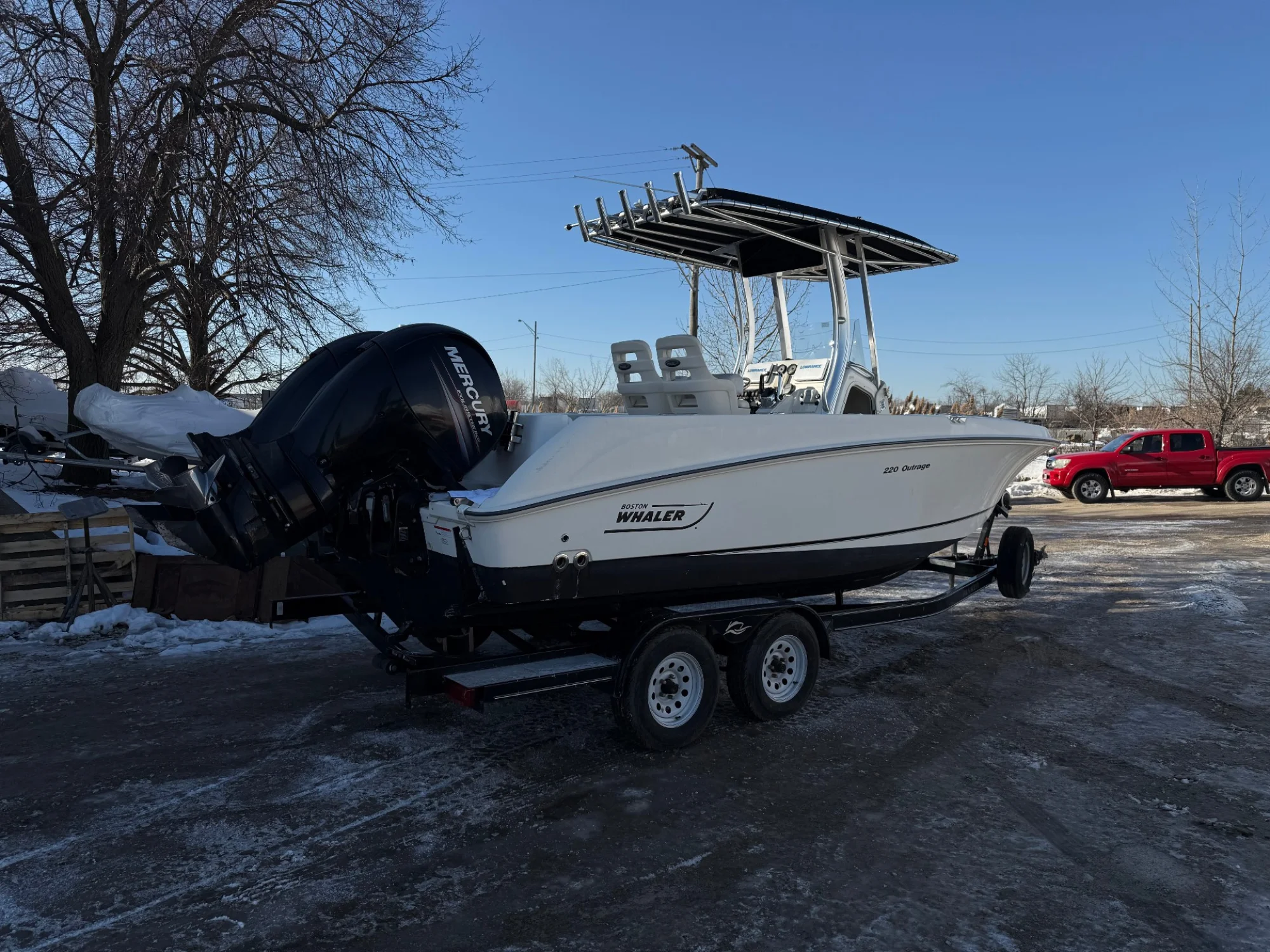 2013 Boston Whaler 220 Outrage - Twin 150's - Image 3