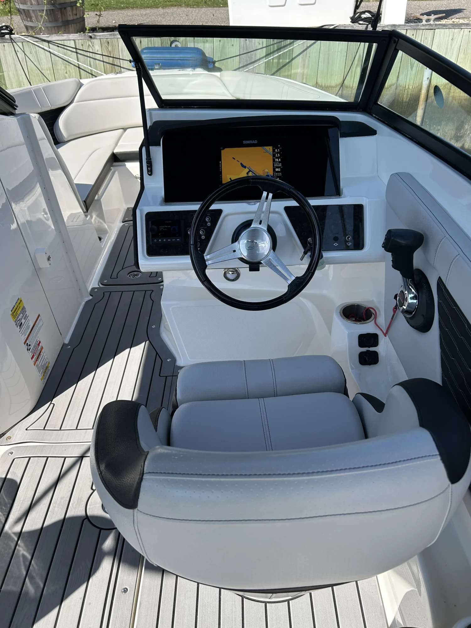 2021 Sea Ray SPX 230 Outboard - Image 5
