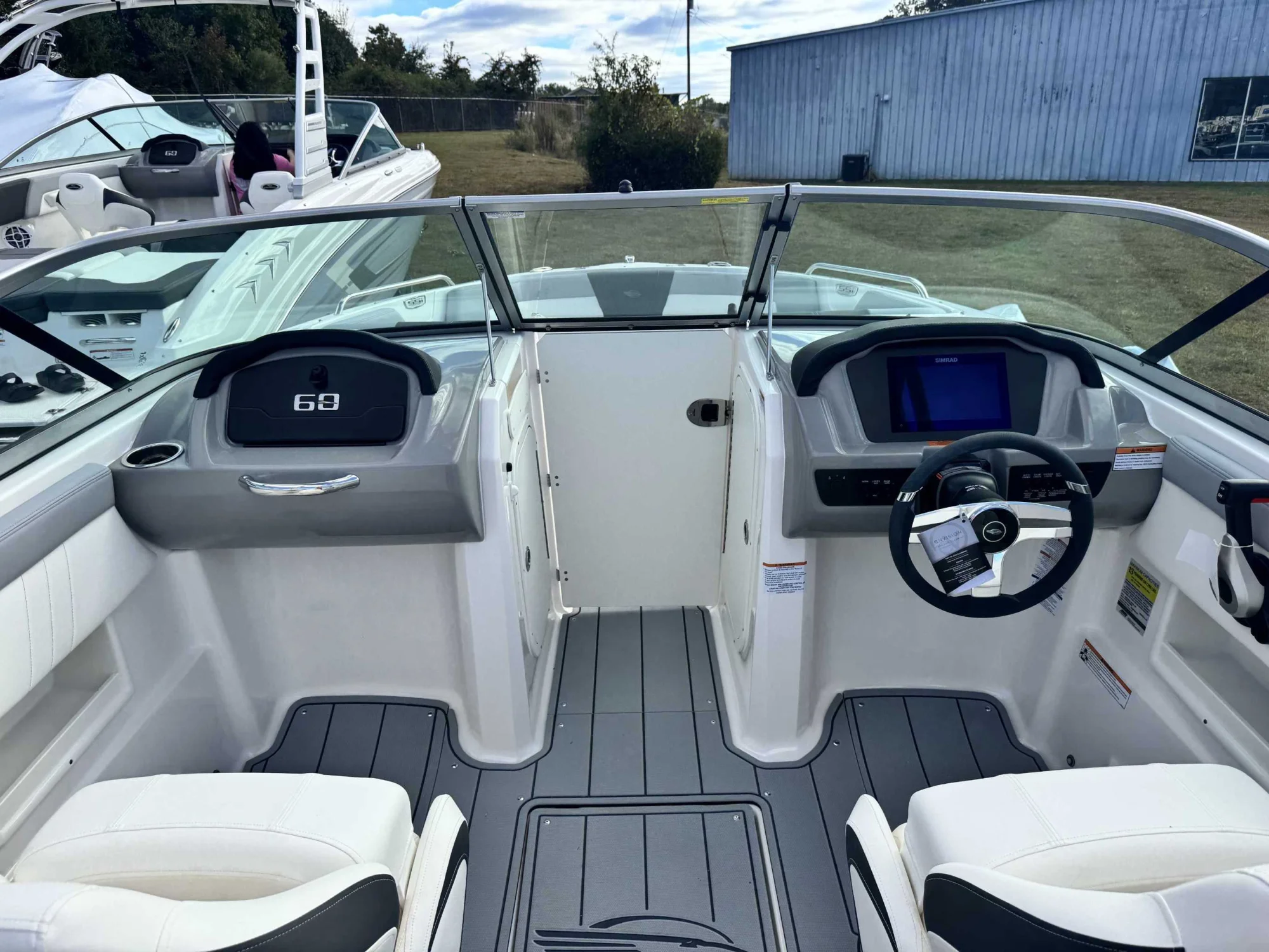 2025 Chaparral 23 Ssi OB - Image 5