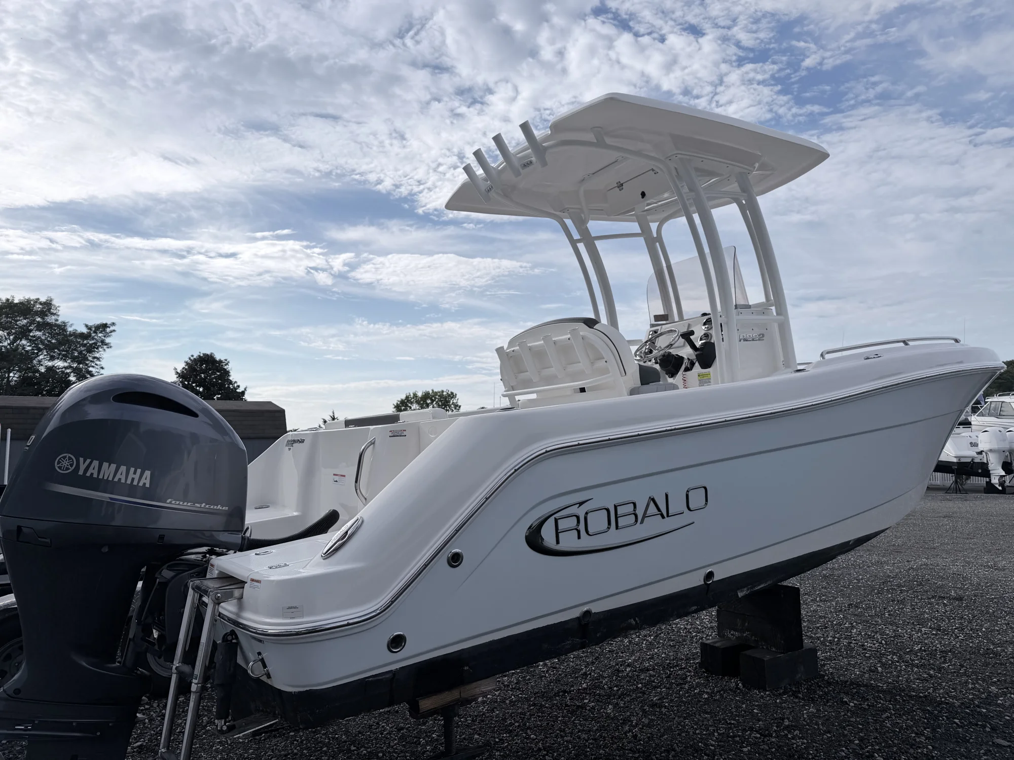 2022 Robalo R222 Explorer - Image 3
