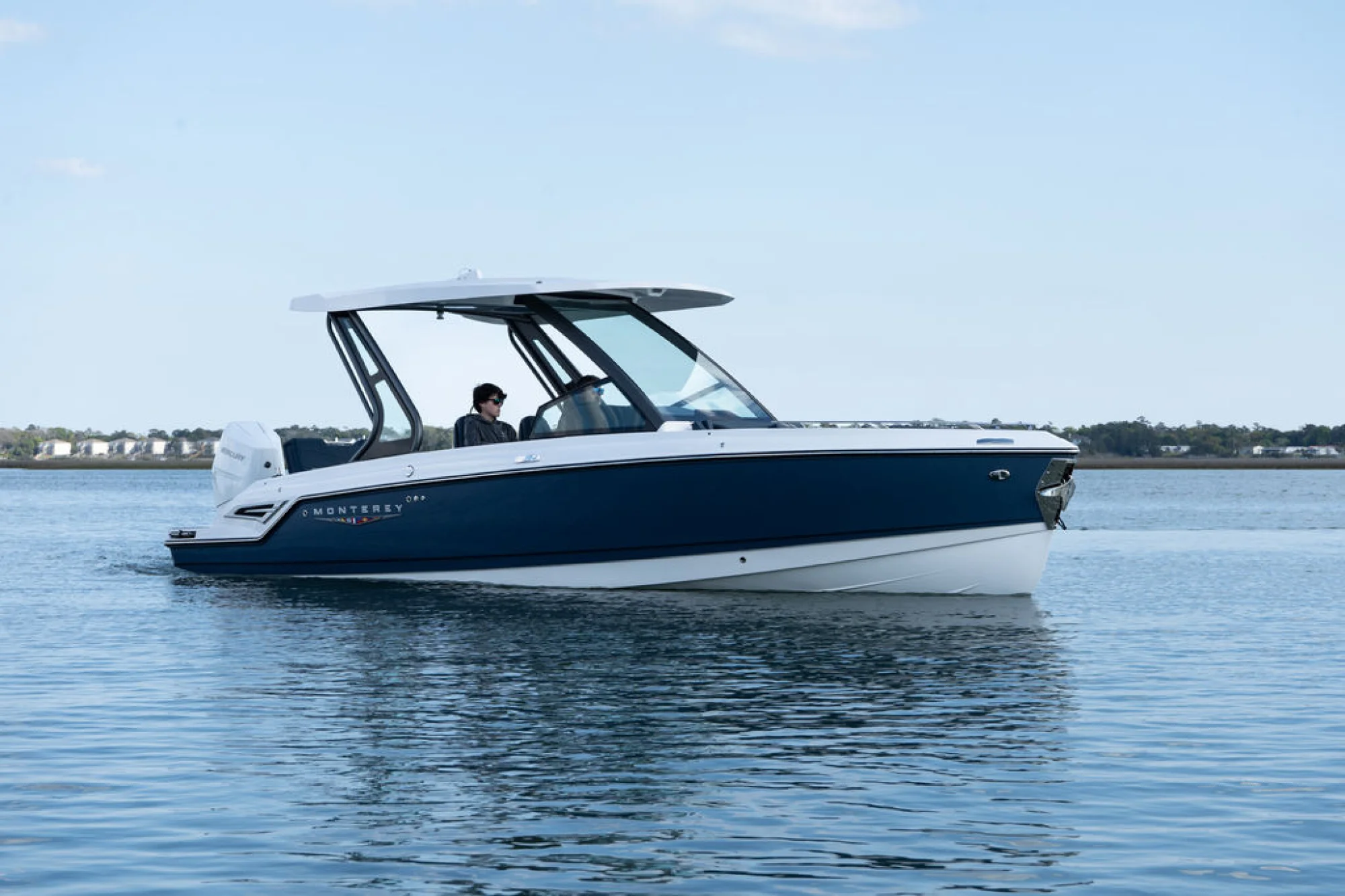 Monterey E27 BOWRIDER - Image 5
