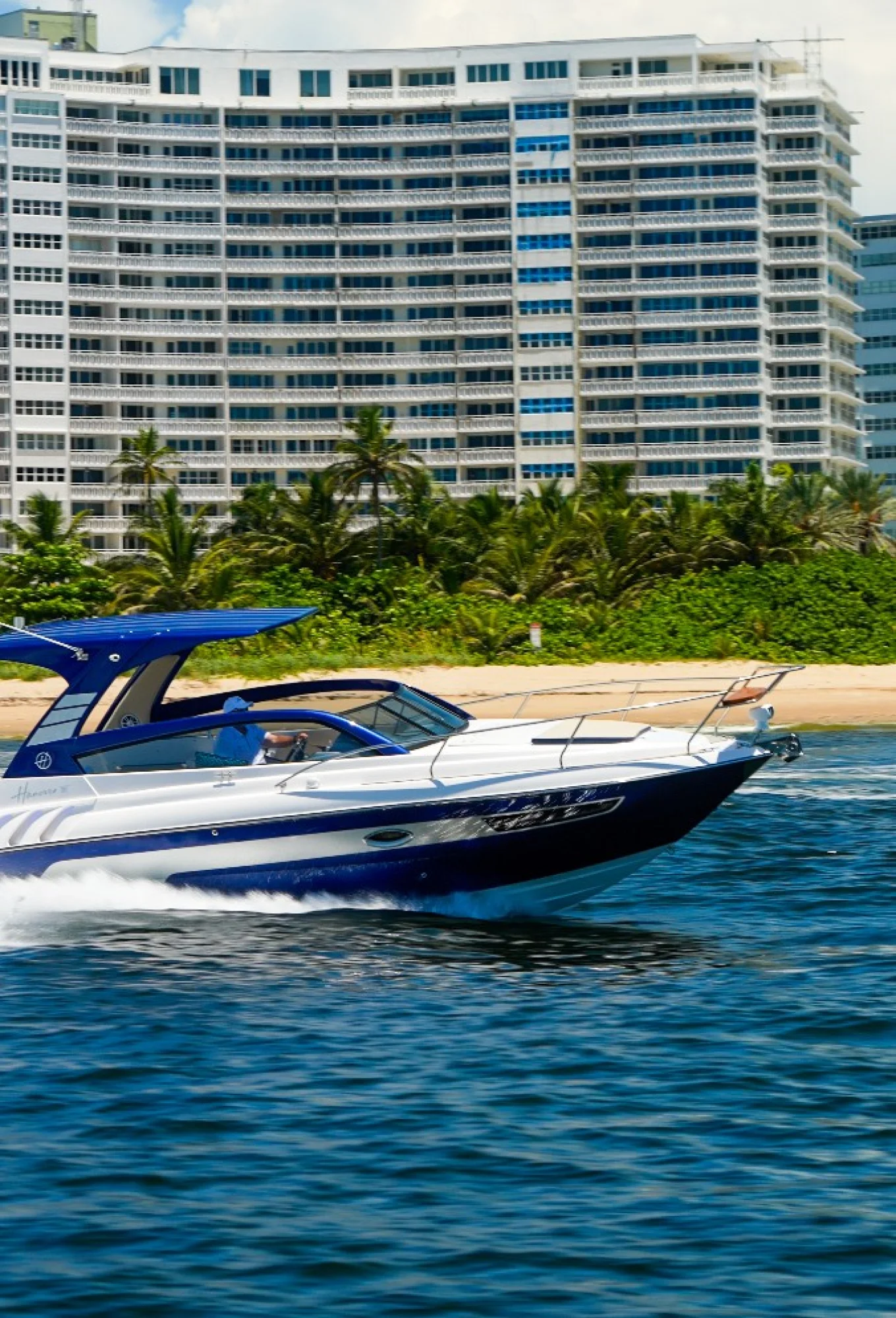 2024 Hanover 305 White & Blue T-Top Edition - Image 3