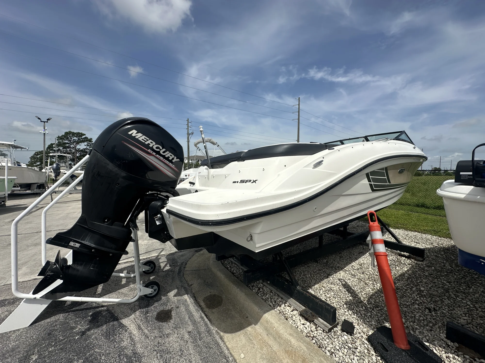 2015 Sea Ray 21 SPX OB - Image 3