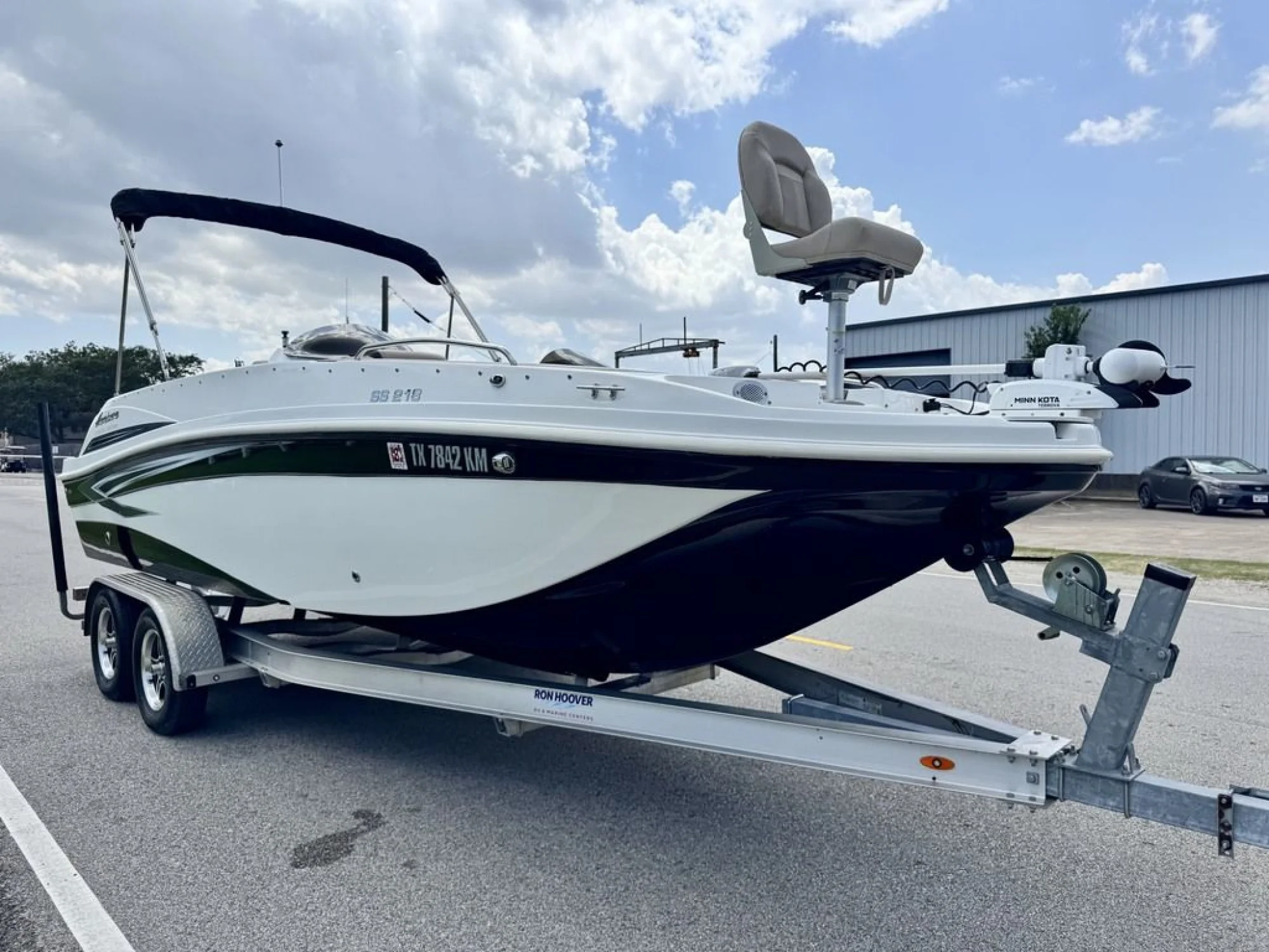 2022 Hurricane Sundeck Sport 218 OB - Image 5