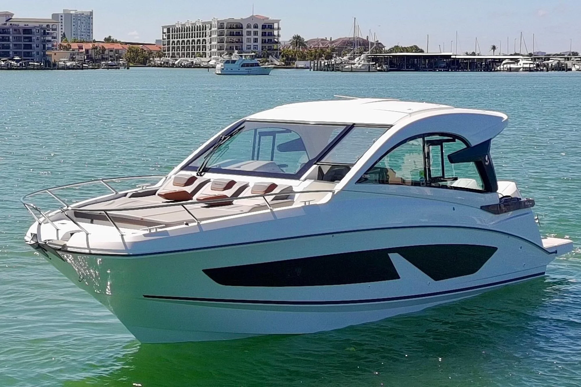 2024 Beneteau Gran Turismo 32 - Image 2