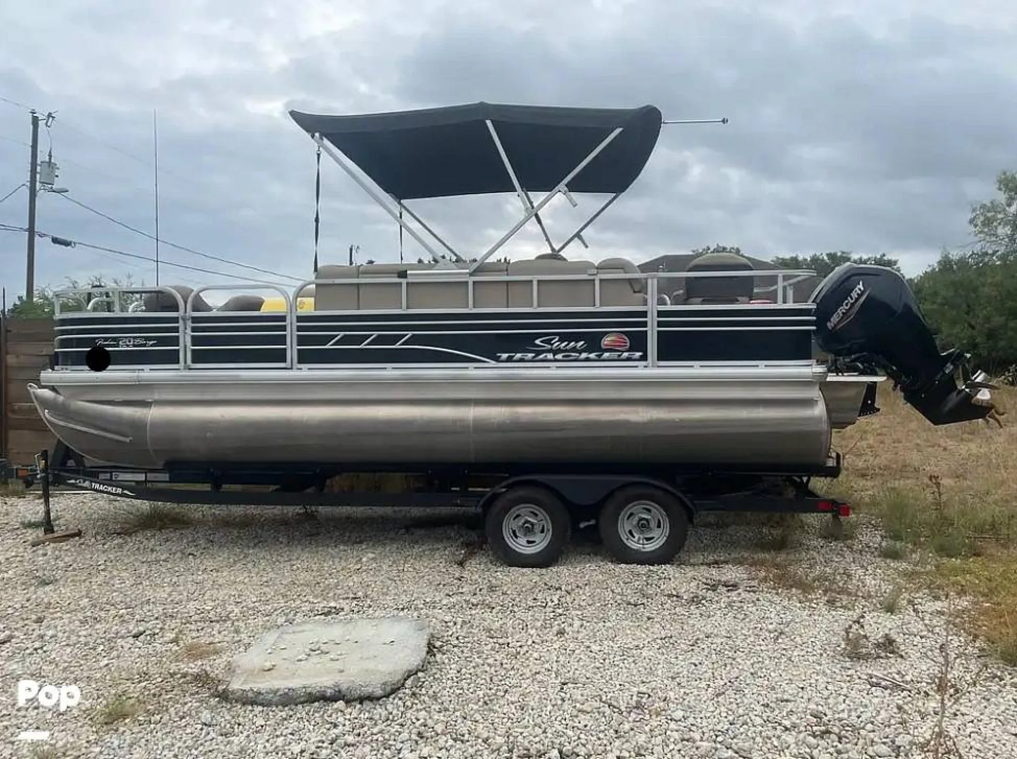2023 Sun Tracker Fishin' Barge 20 DLX - Image 2