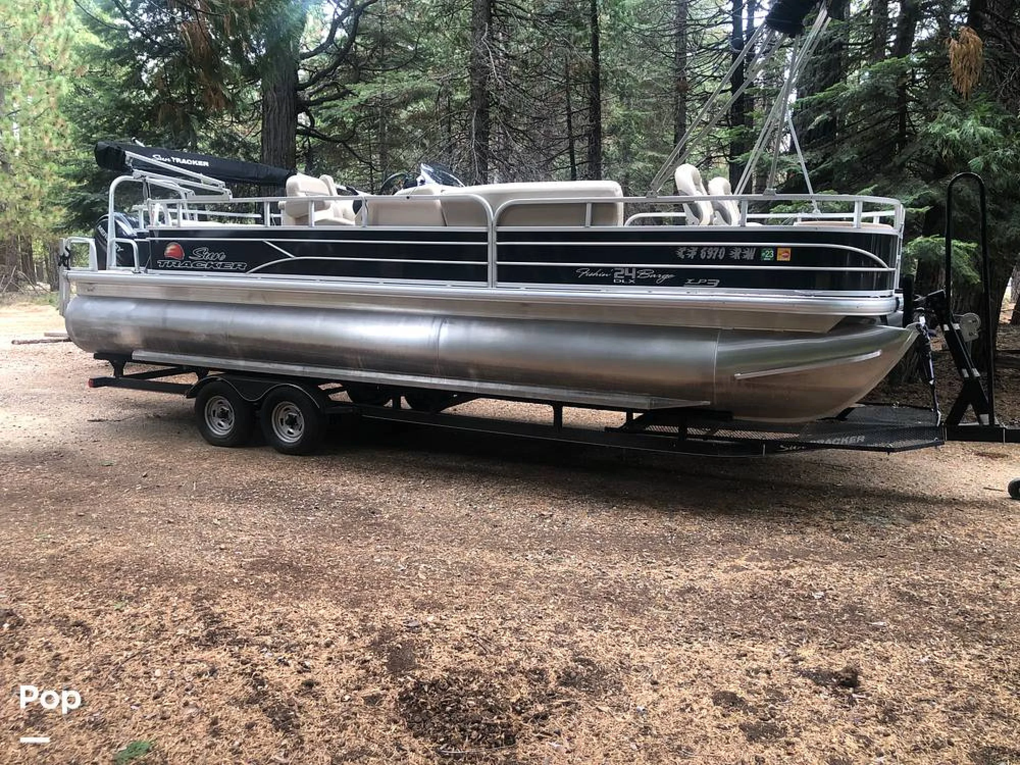 2016 Sun Tracker FISHIN' BARGE 24 DLX XP3