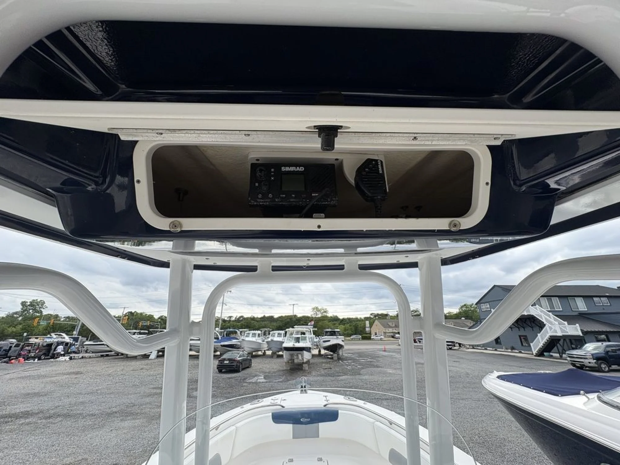 2022 Robalo R242EX - Image 5