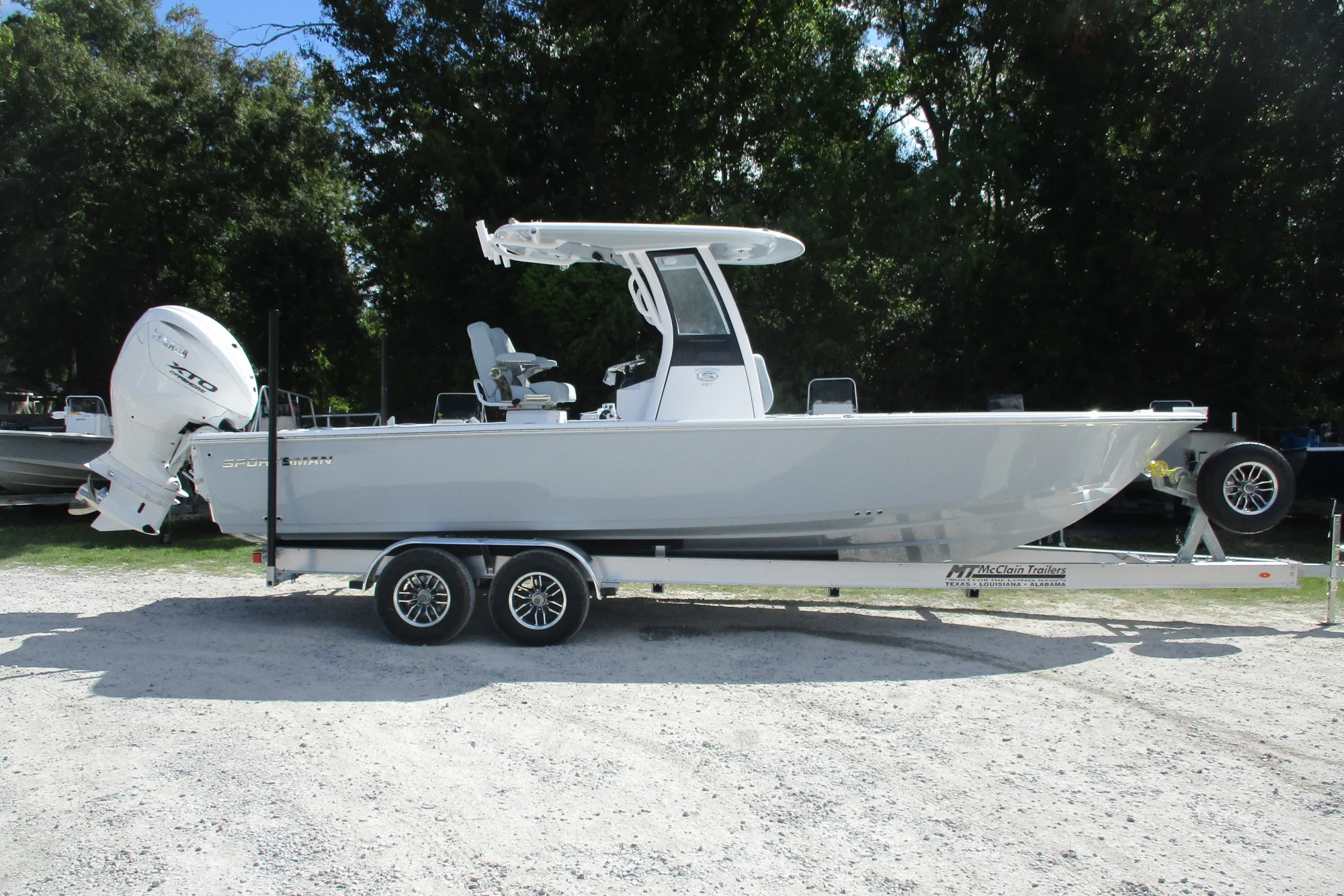 2027 Sportsman Masters 267 Bay Boat