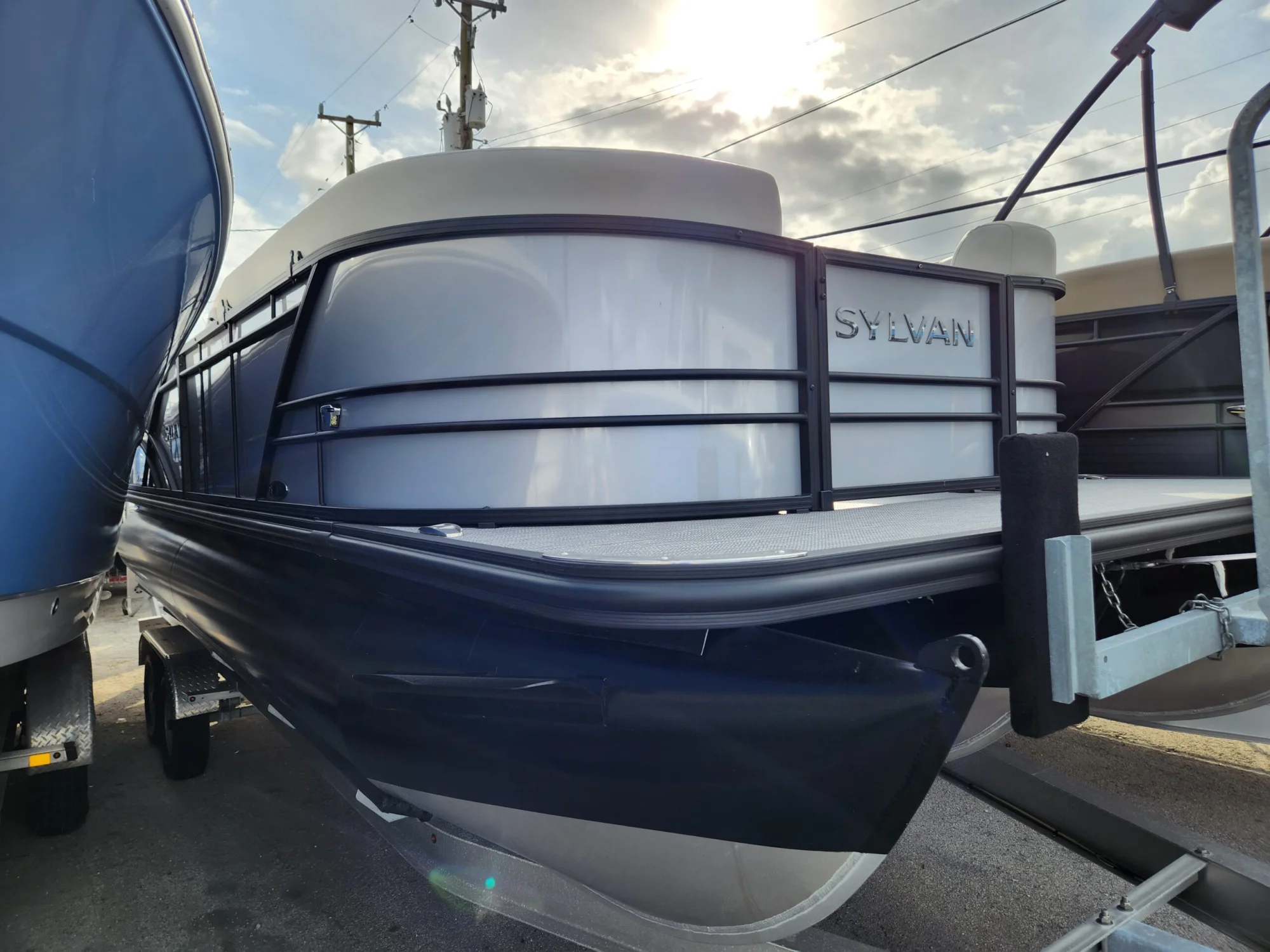 2023 SYLVAN X5 - Image 2