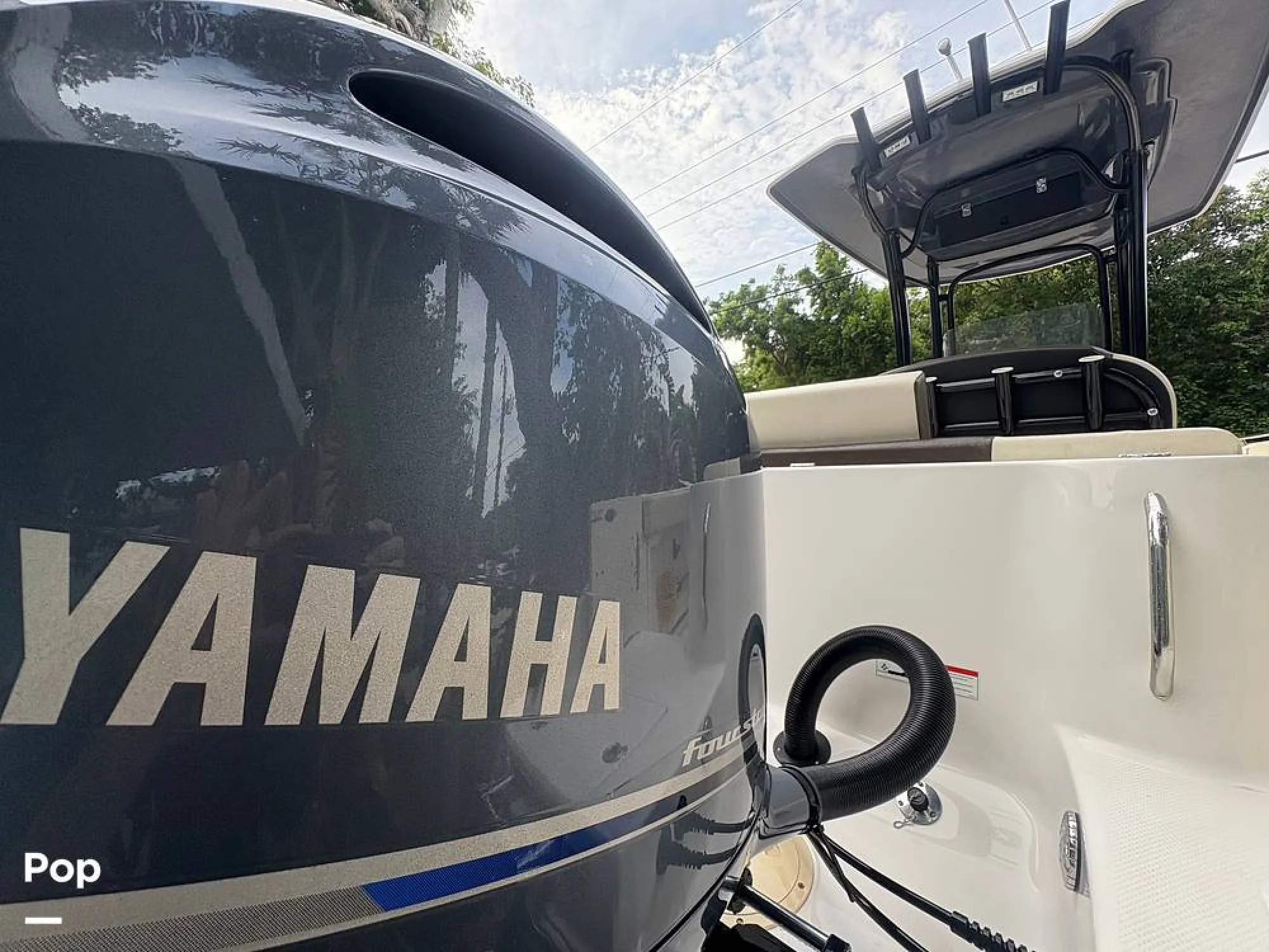 2021 Robalo R222 - Image 2