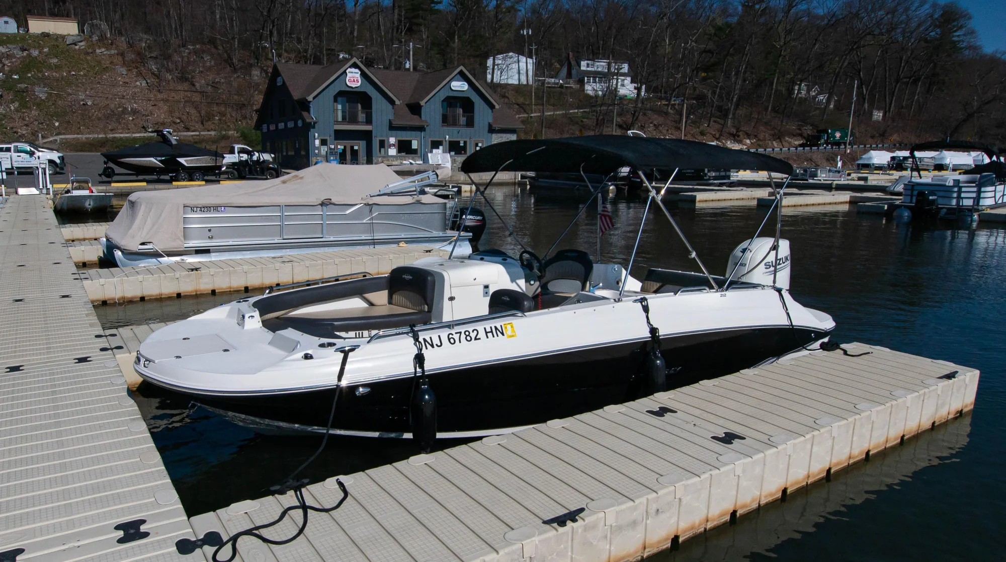 2019 Stingray 212 SC - Image 4