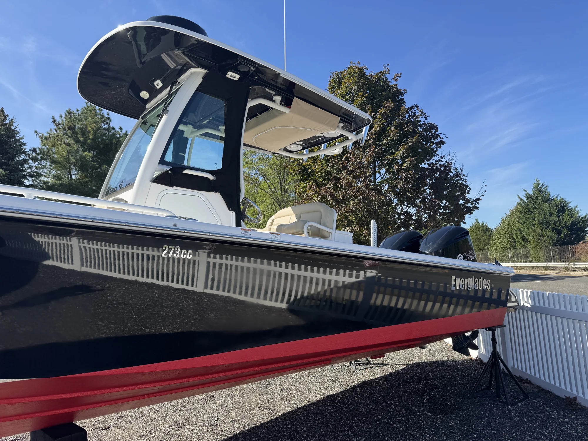2019 Everglades 273CC - Image 2