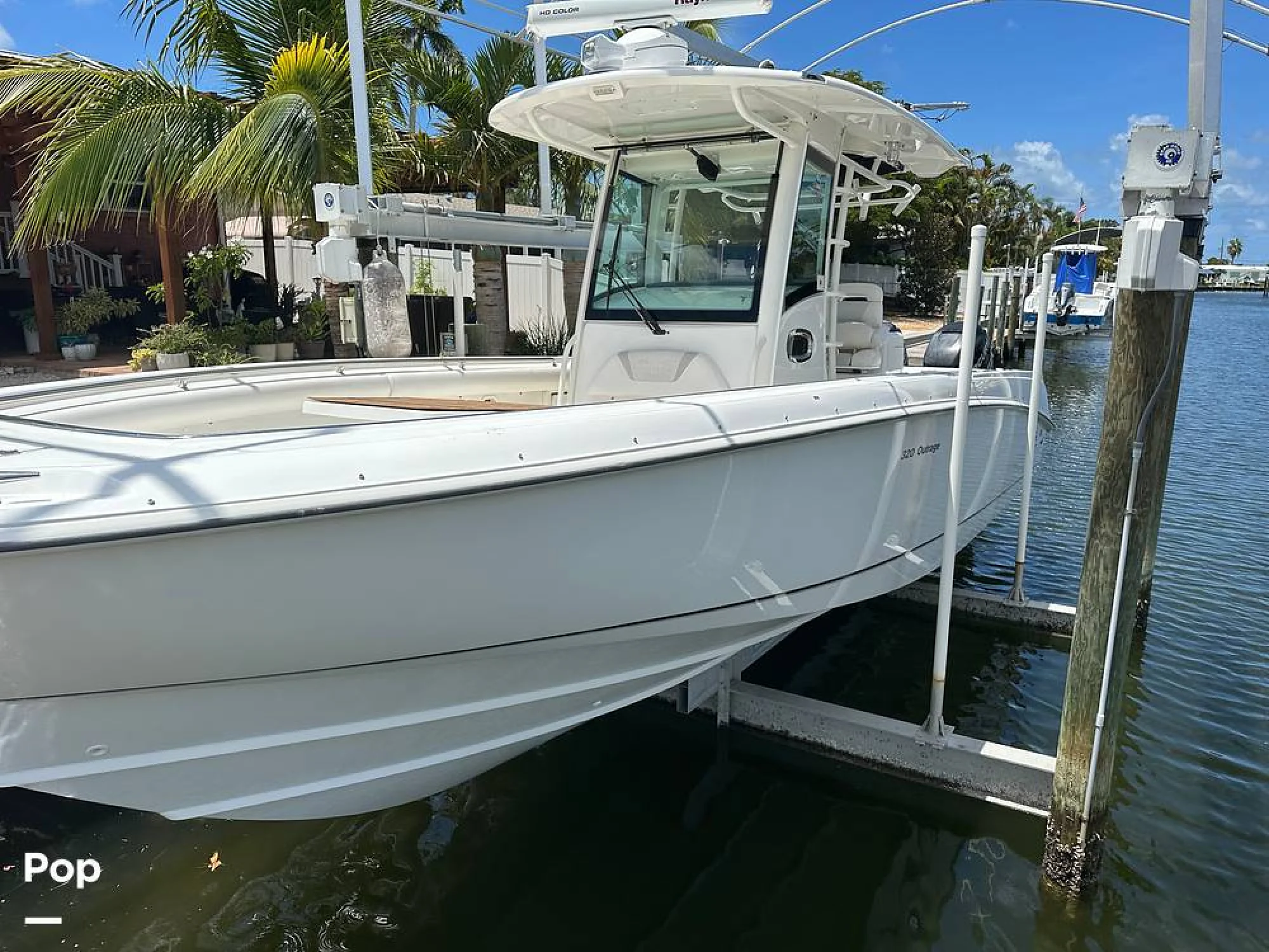 2011 Boston Whaler 320 Outrage - Image 4