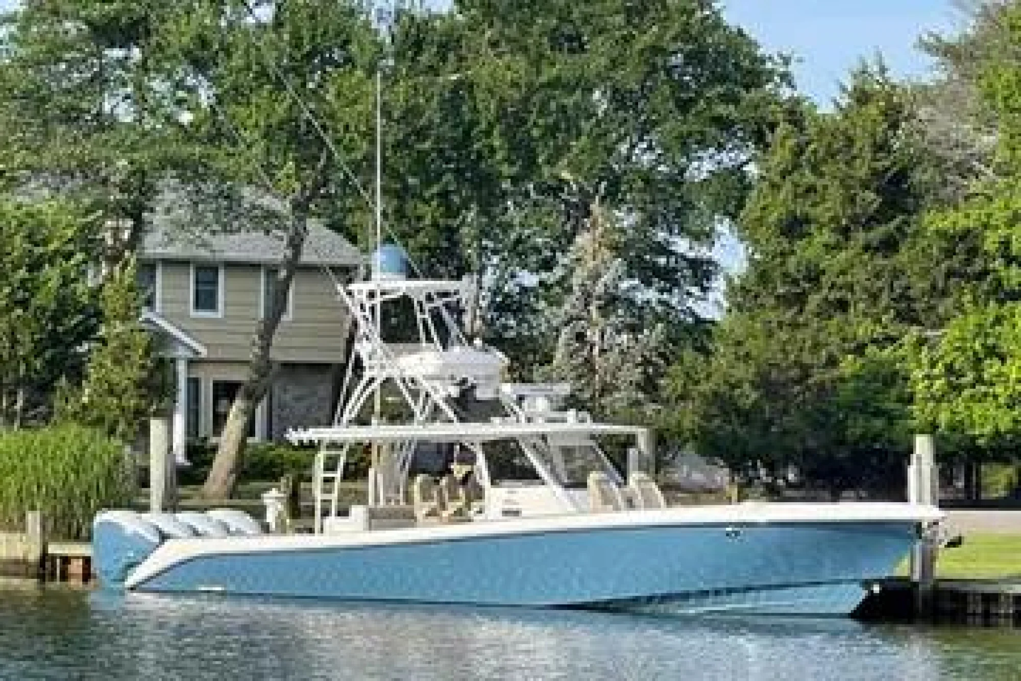 2019 Everglades 435 Center Console