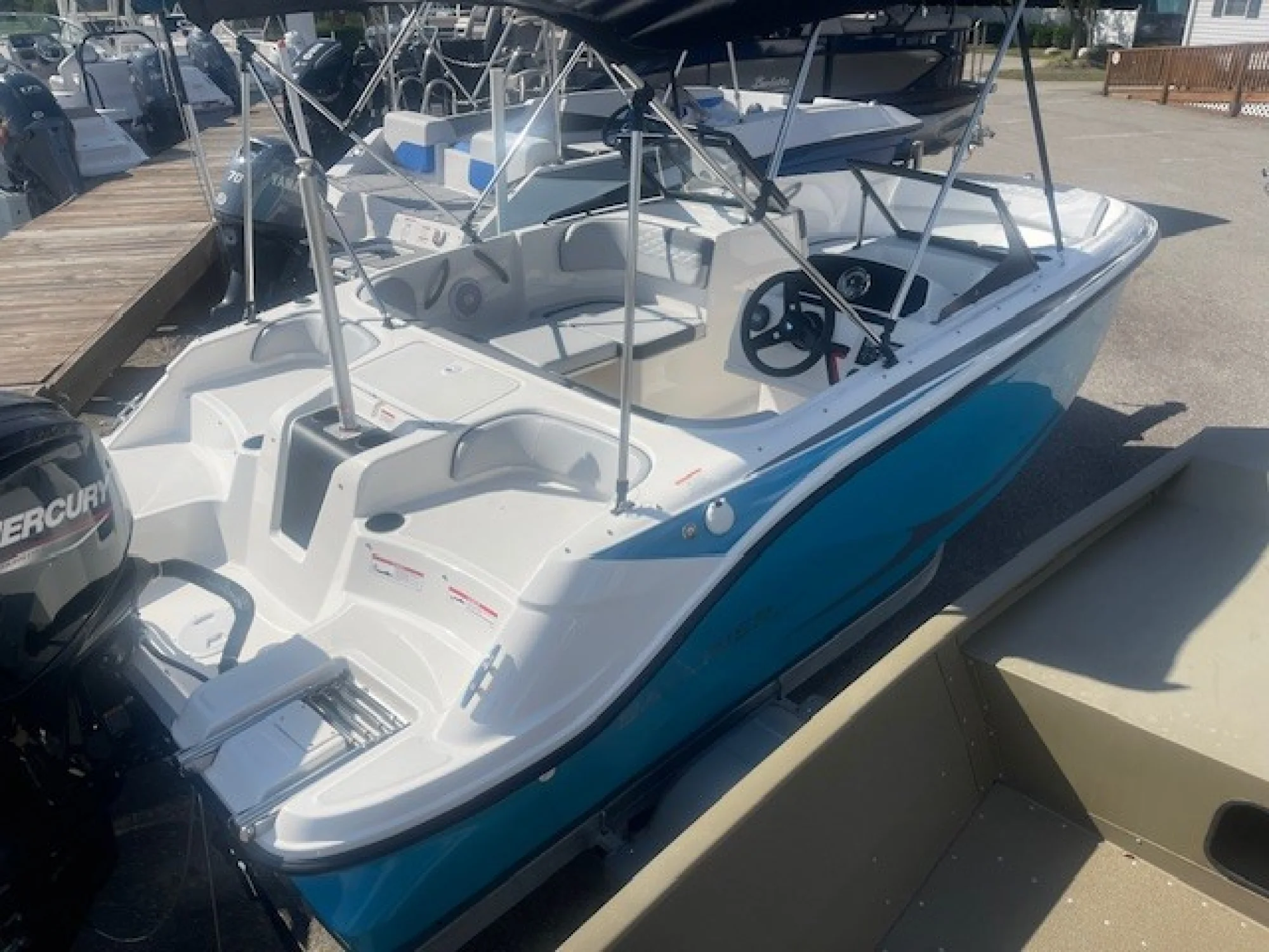 2026 Bayliner M17 Impulse Blue - Image 2