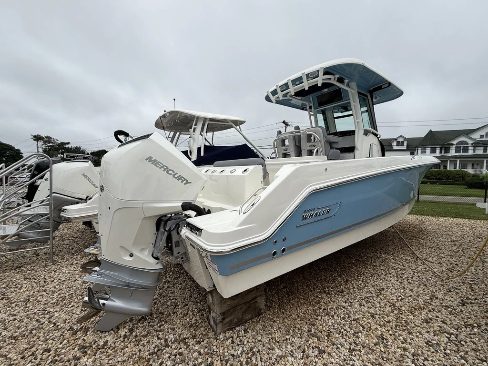 Boston Whaler 250 Outrage - Image 2