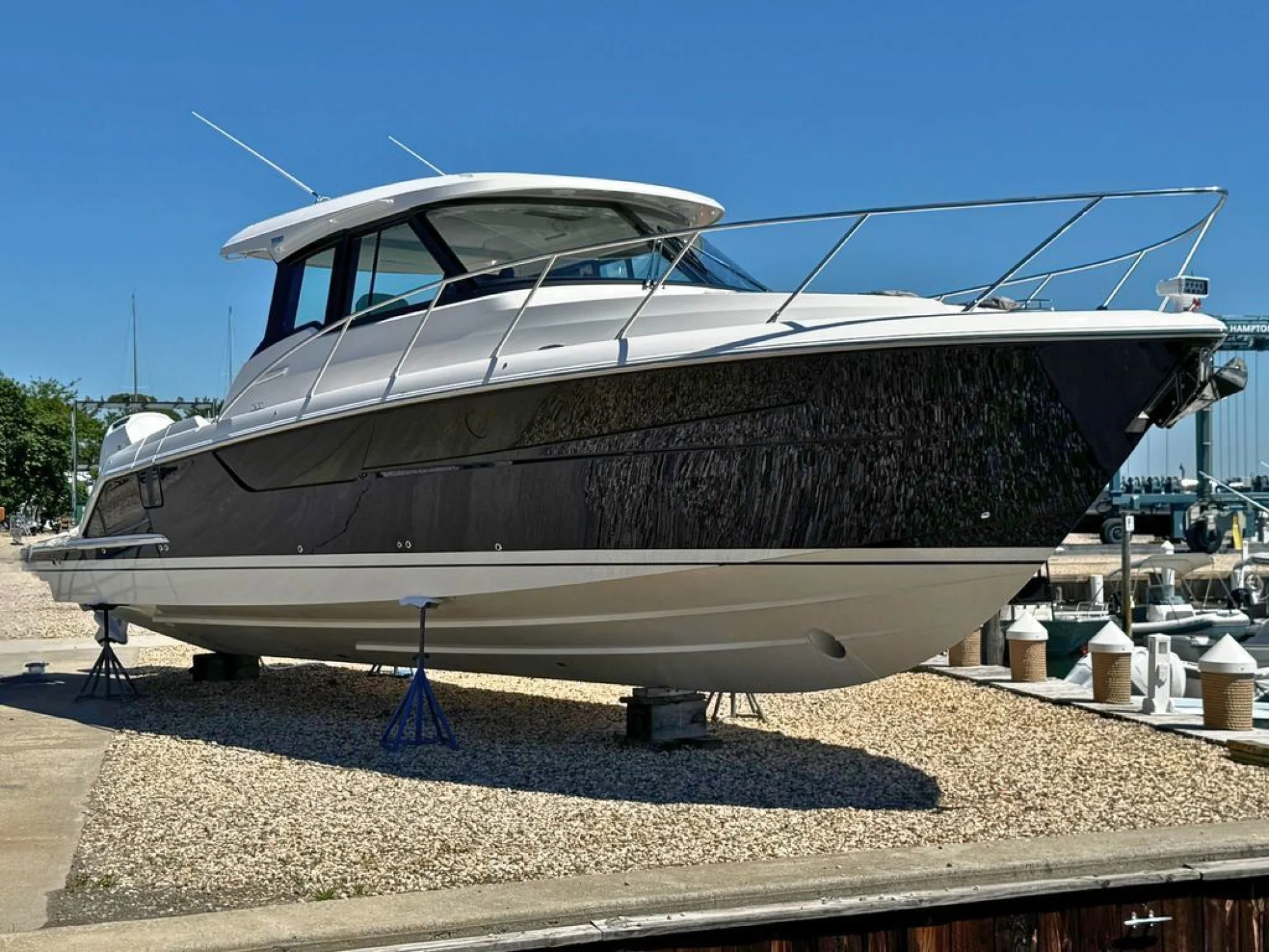 Tiara Yachts 39LE
