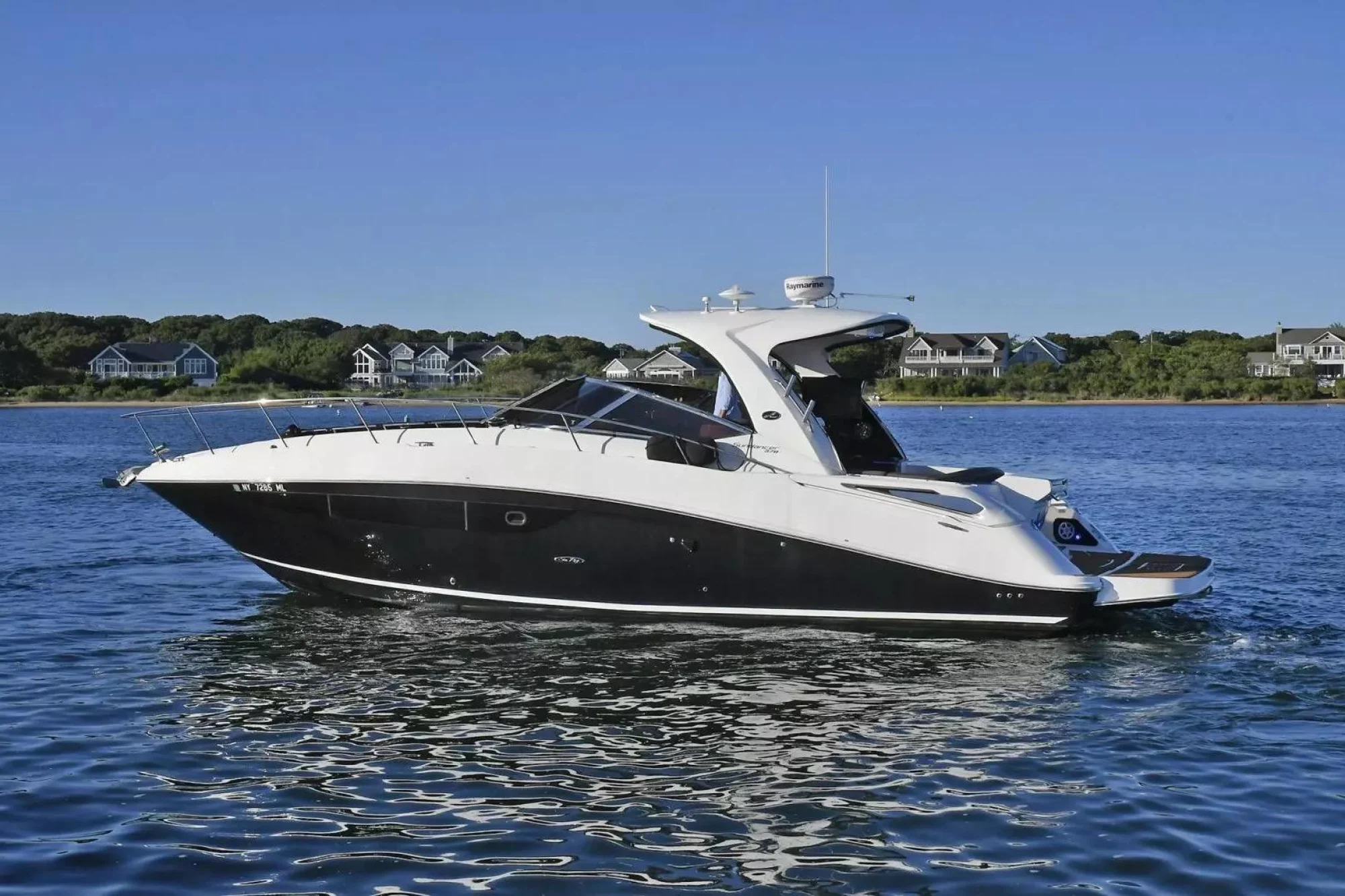 2016 Sea Ray Sundancer 370 - Image 2