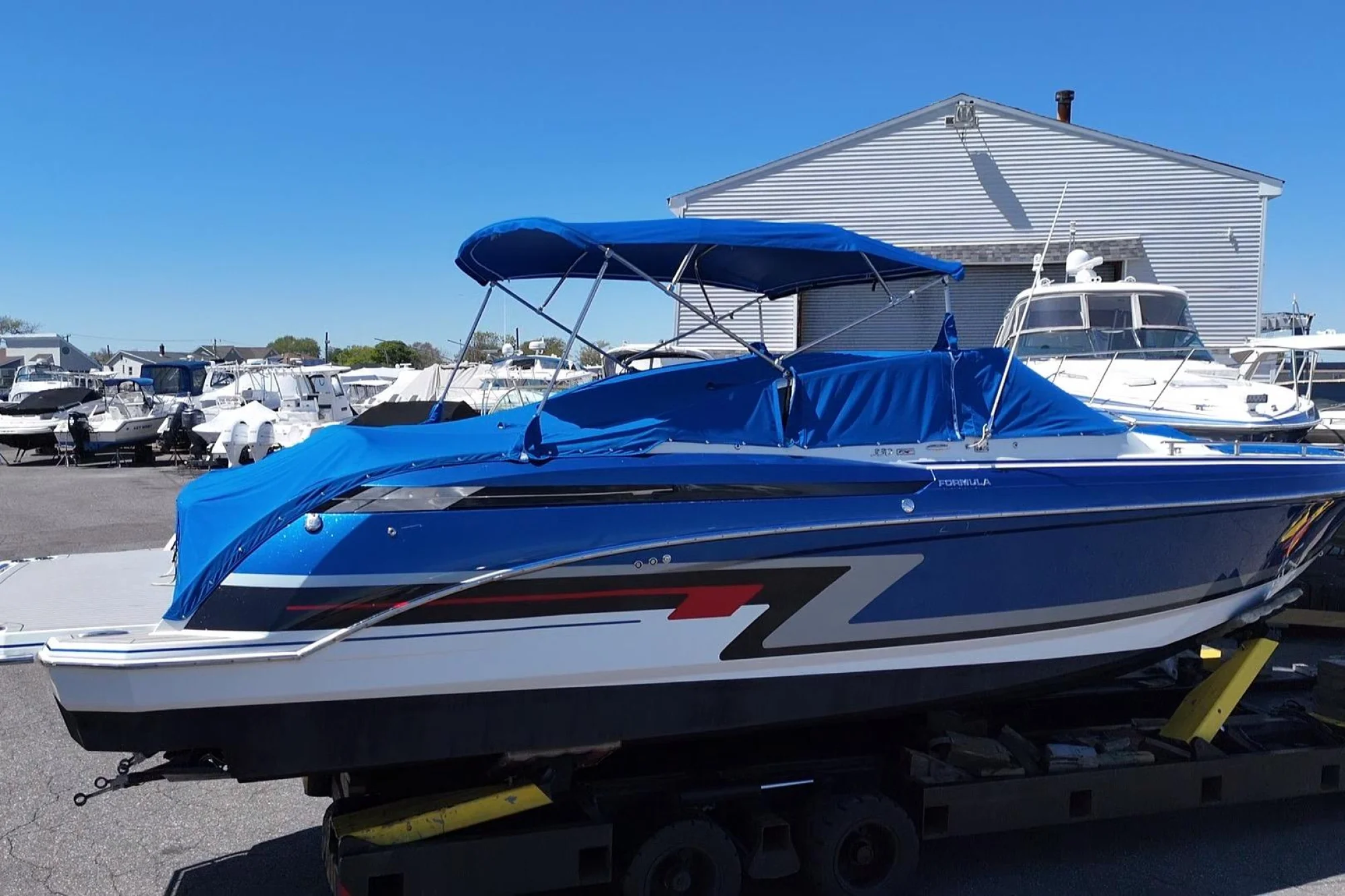 2018 Formula 330 Crossover Bowrider I/O - Image 2