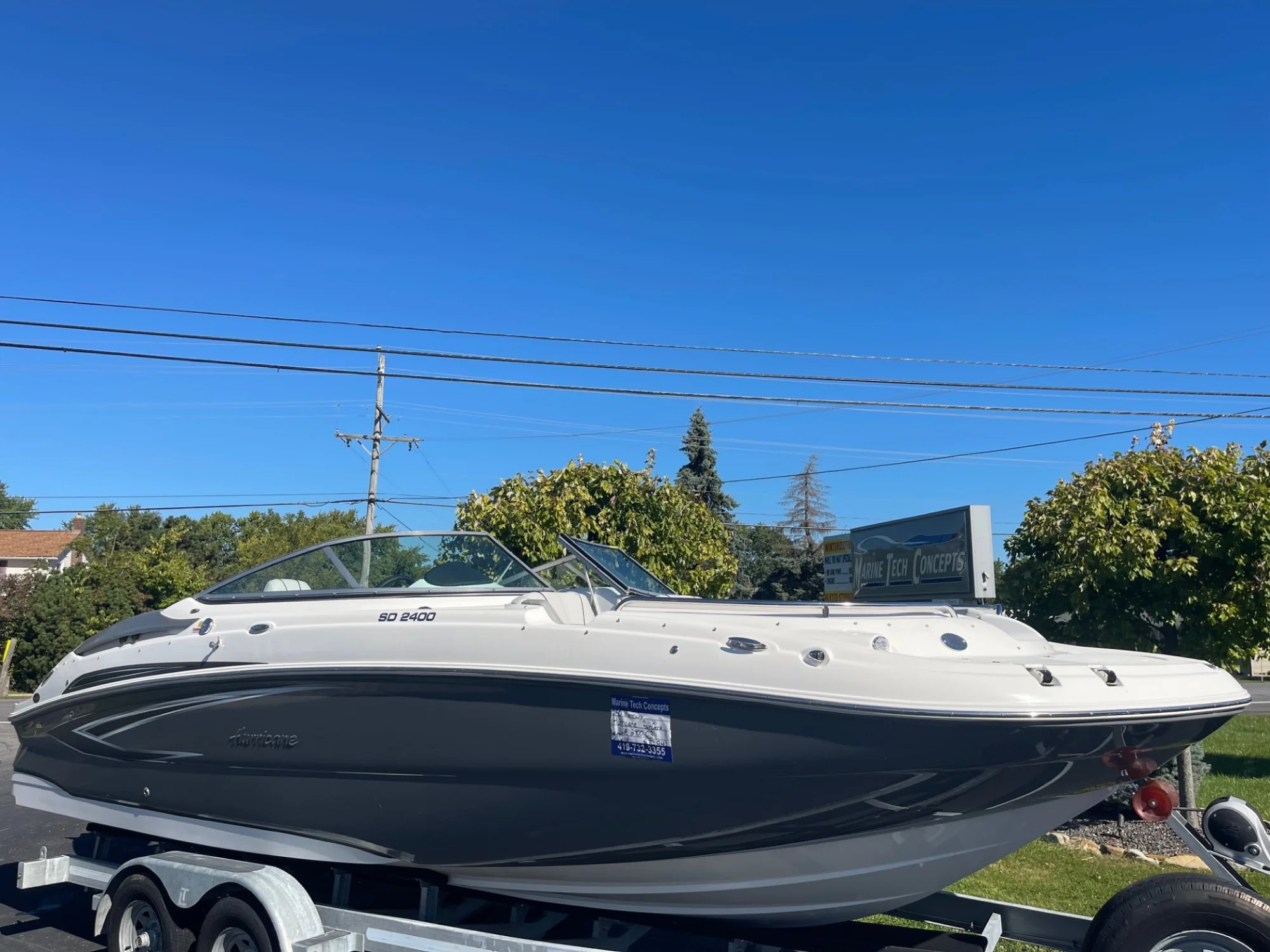 2023 Hurricane 24ft SunDeck 2400 OB - Image 2