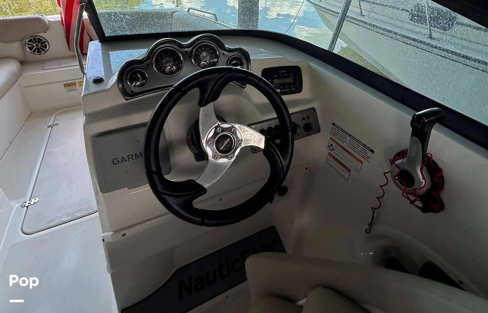2016 NauticStar 223 DC Sport Deck - Image 3