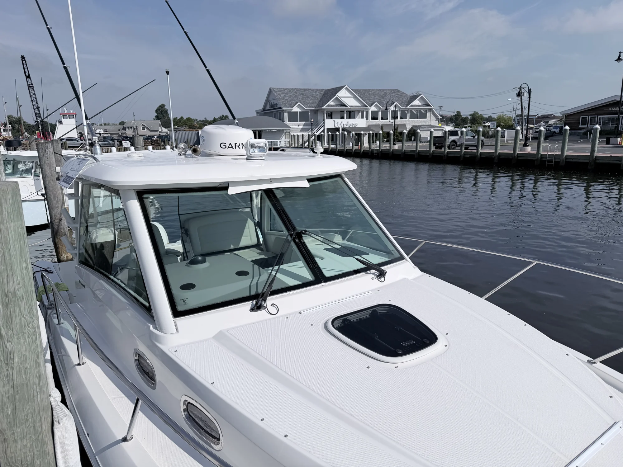 2017 Boston Whaler 315 Conquest - Image 3