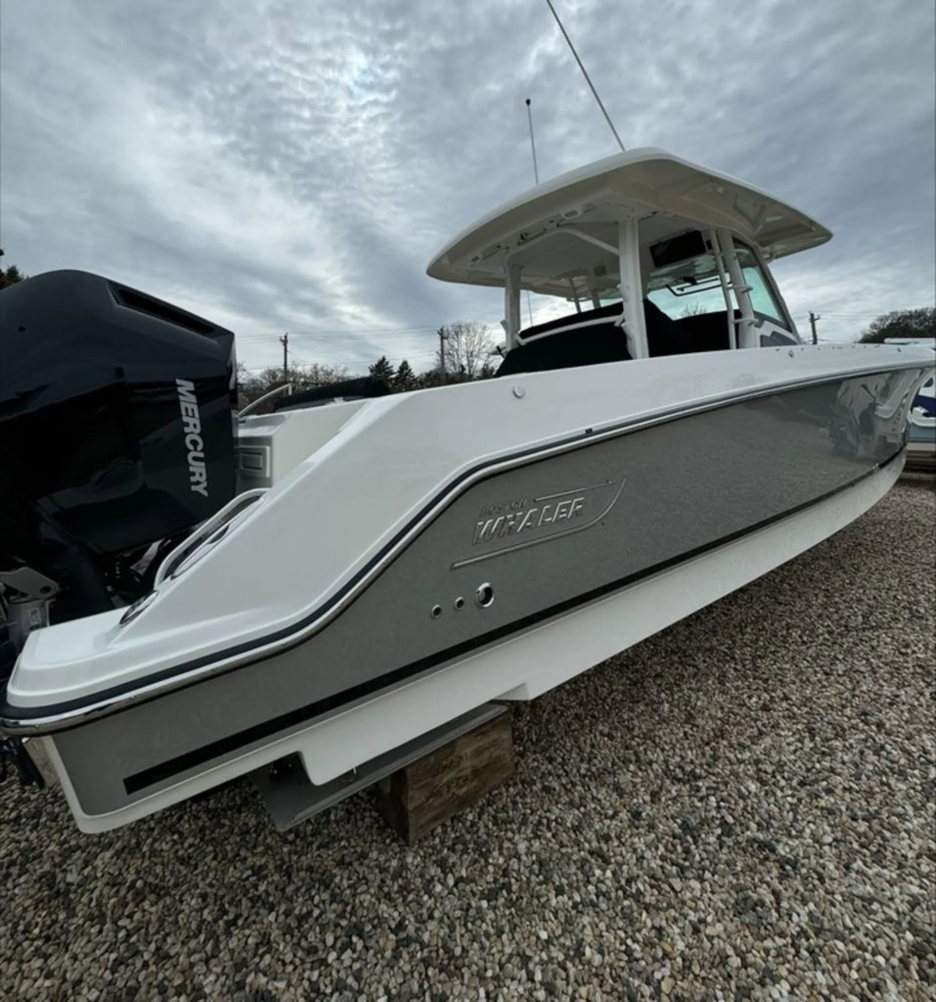 Boston Whaler 380 Outrage - Image 3