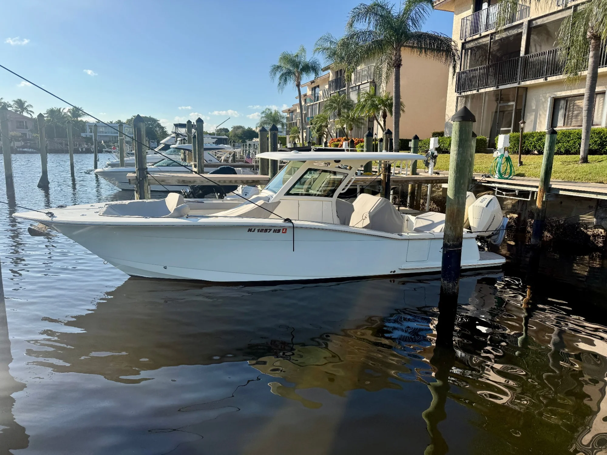 2023 Scout 305 LXF - Image 2