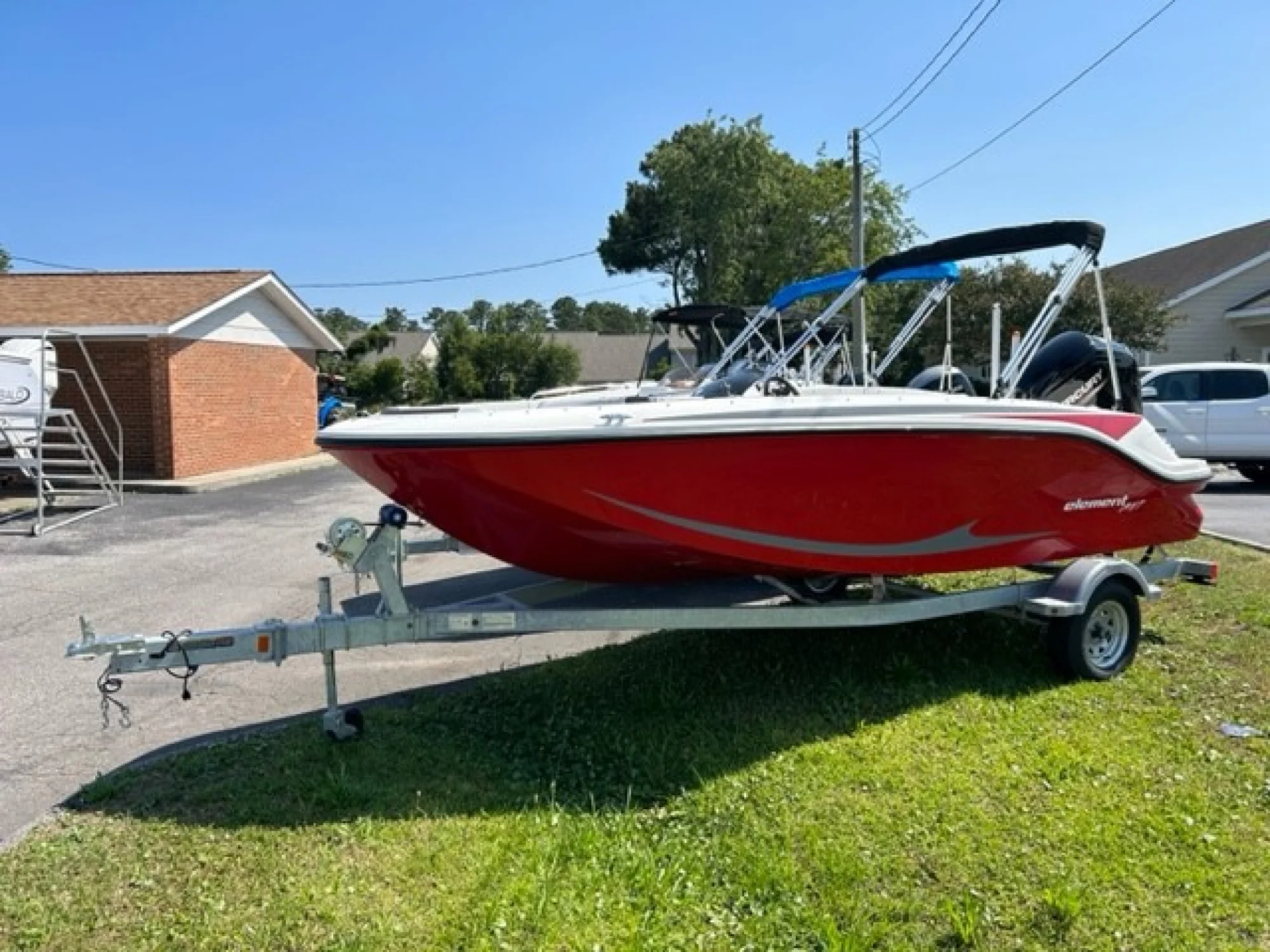 2026 Bayliner M17 Rally Red