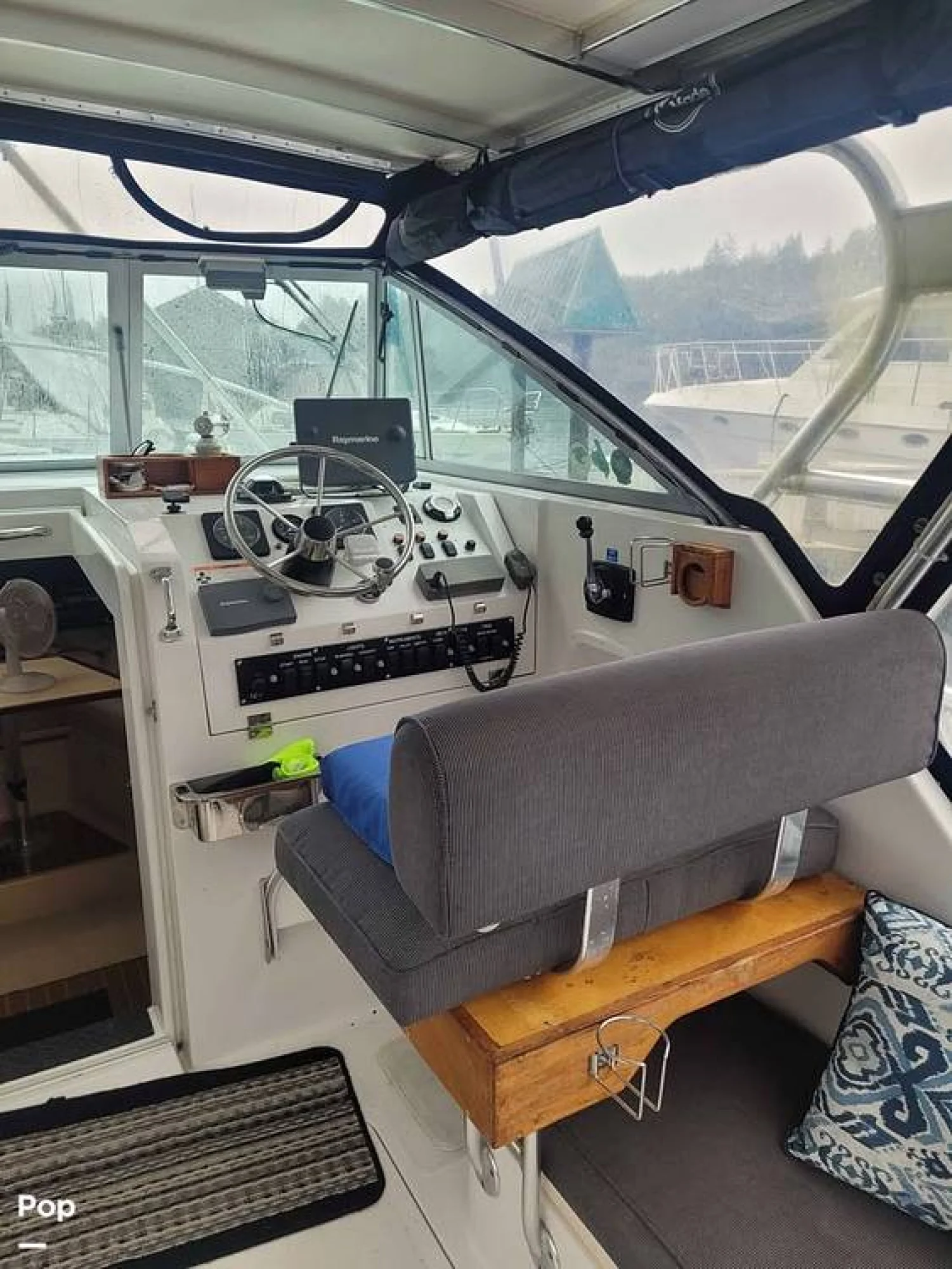 1998 Mainship Pilot 30 - Image 5