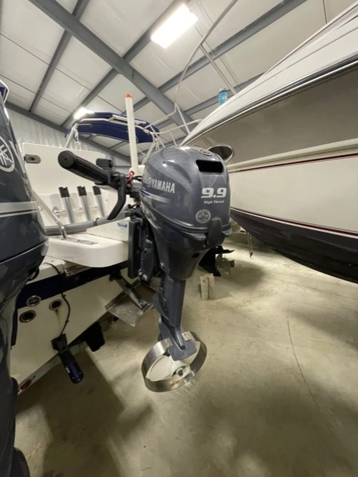 2016 Everglades 230 Center Console - Image 3