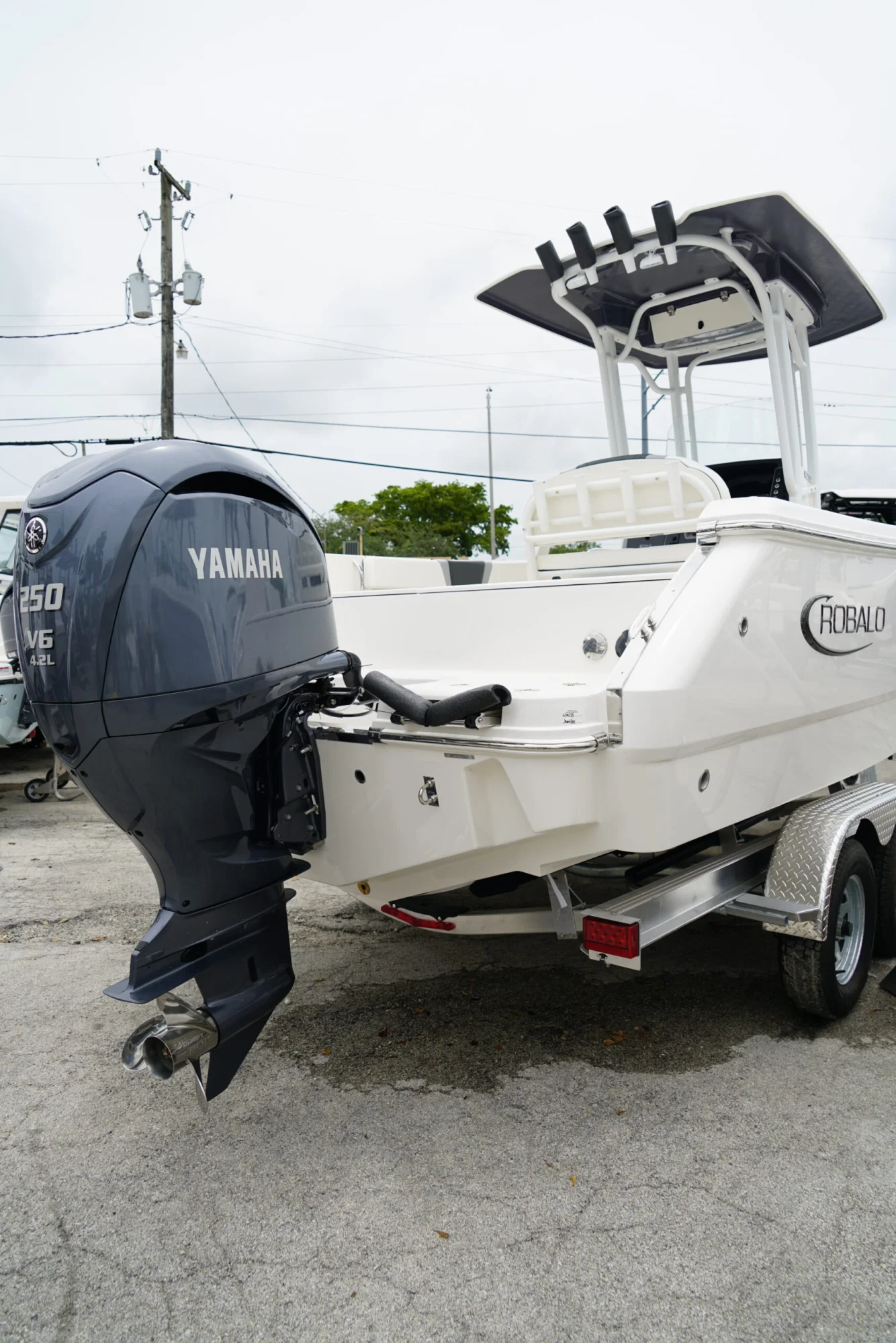 2025 ROBALO 232 Explorer - Image 5