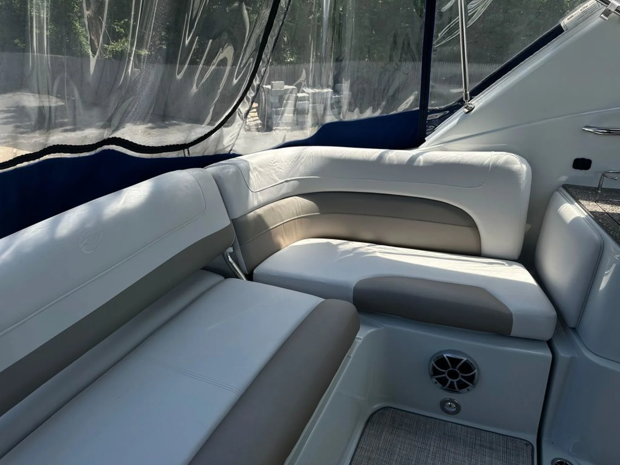 2023 Crownline 294 CR - Image 5