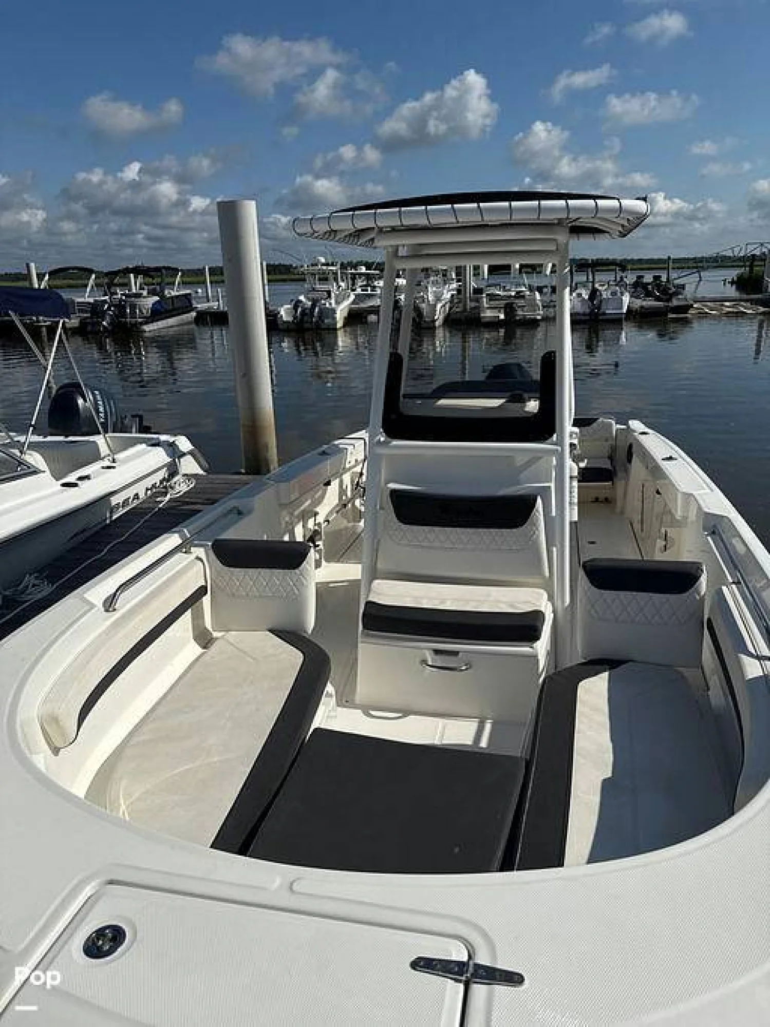 2023 Trophy 24CC - Image 4