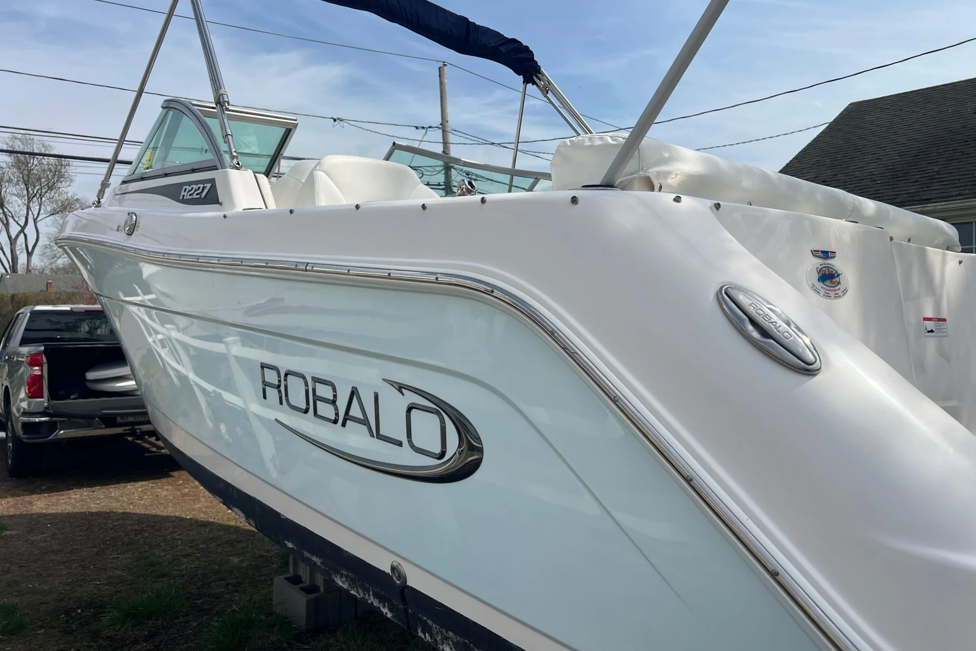 2022 Robalo R227 Dual Console - Image 3