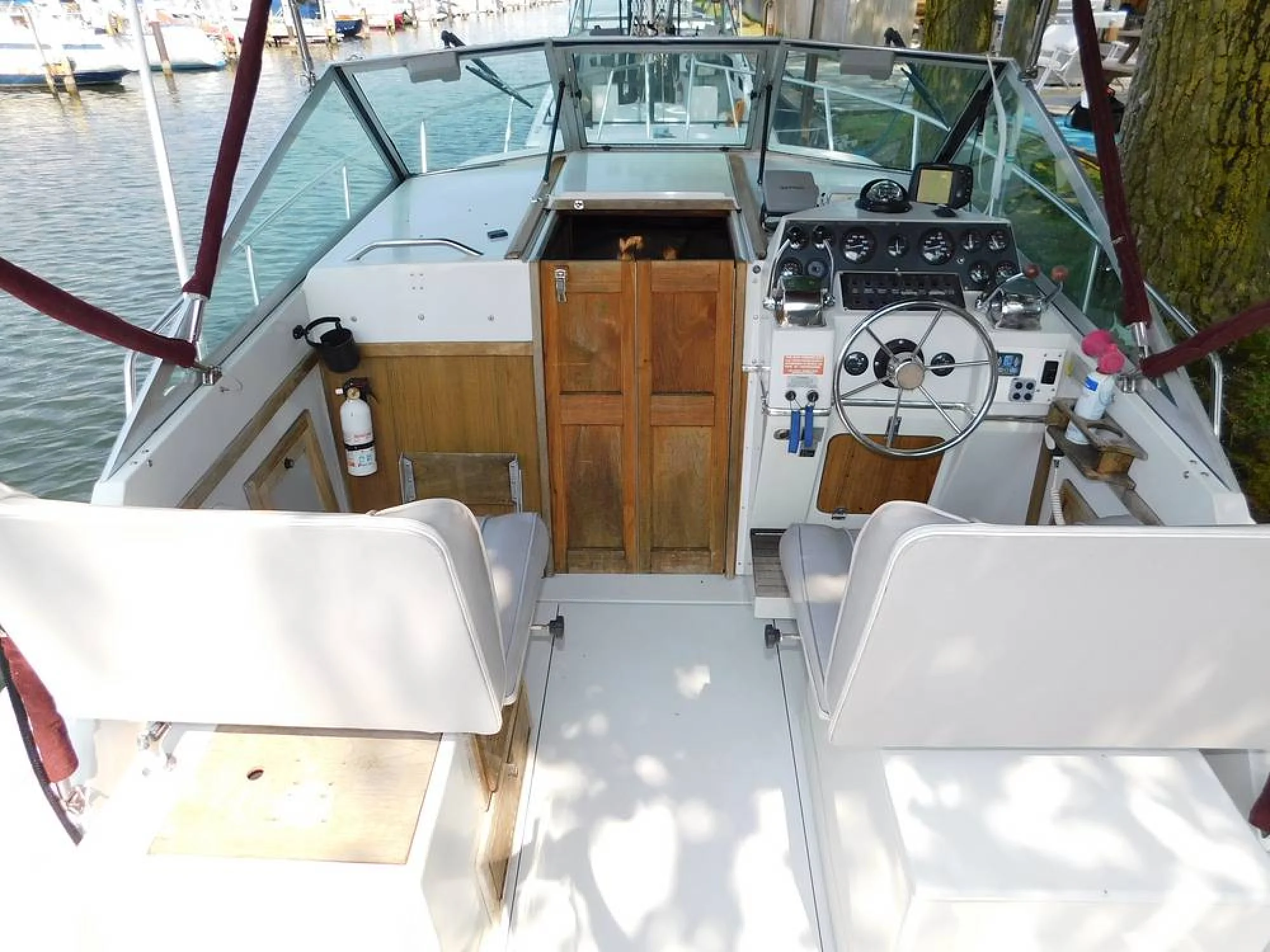 1986 Wellcraft Coastal 2800 - Image 3