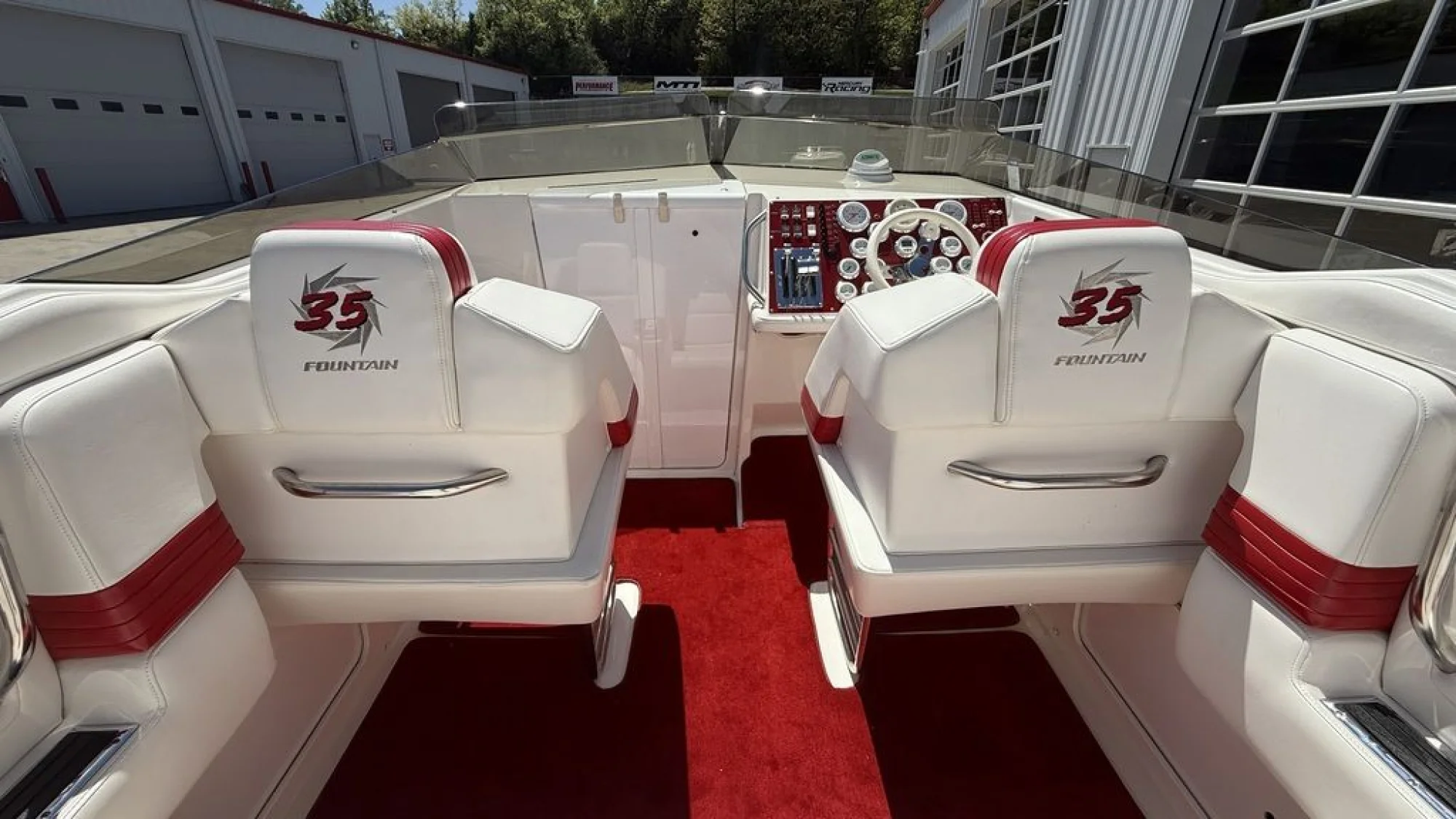 Fountain  35 Lightning - Image 5