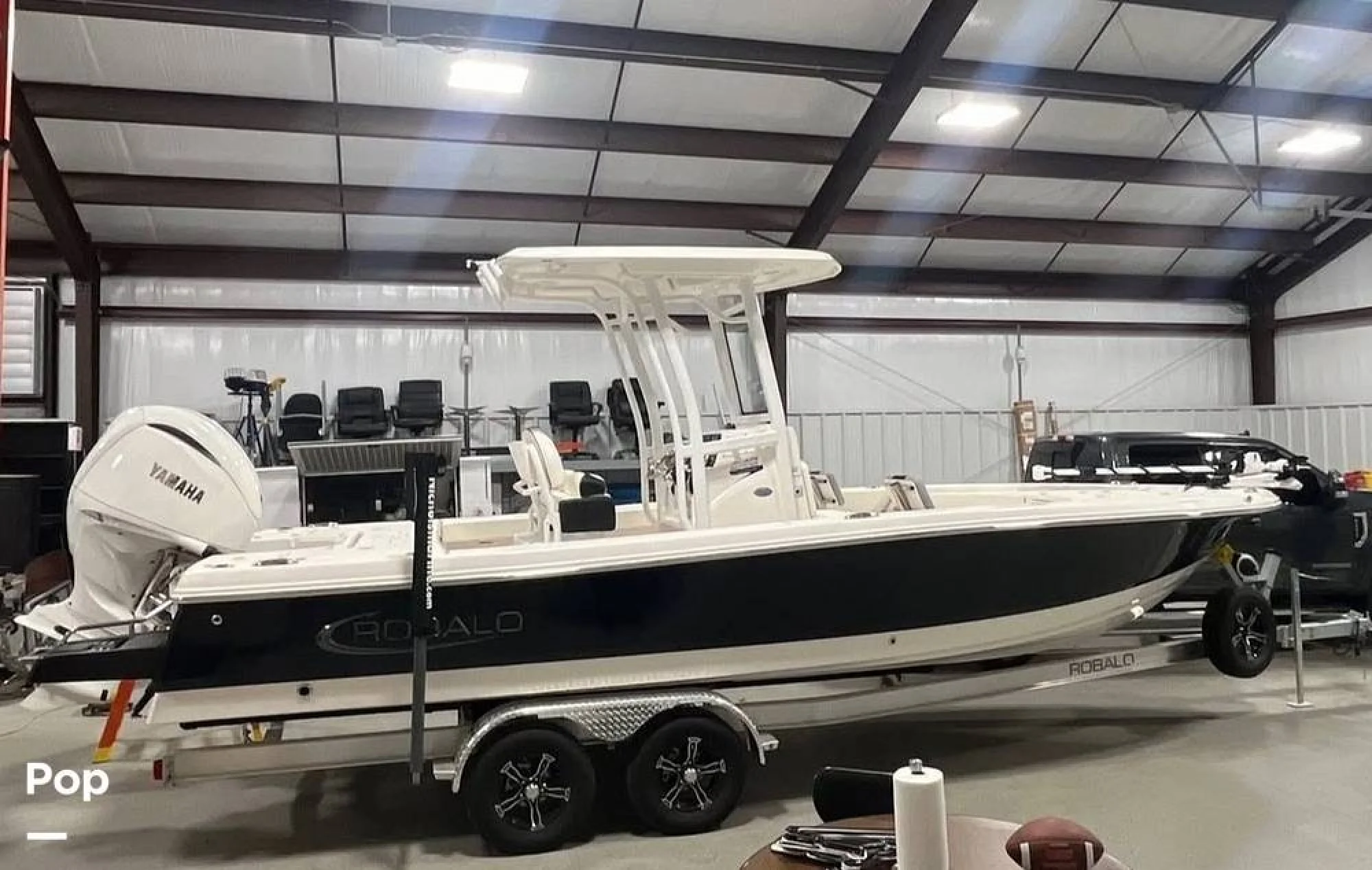 2023 Robalo 246 Cayman - Image 5