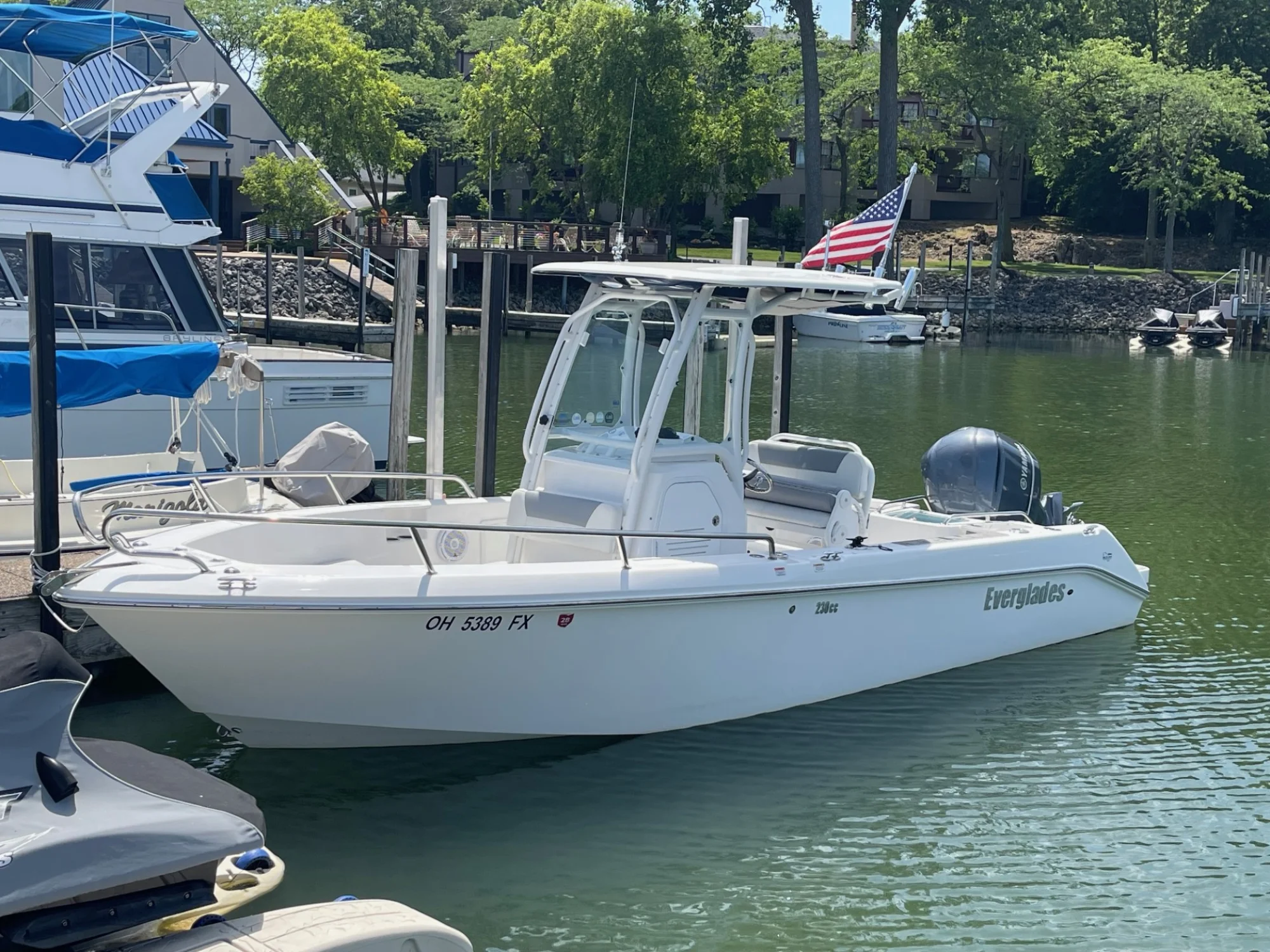 2018Everglades 230 Center Console - Image 2