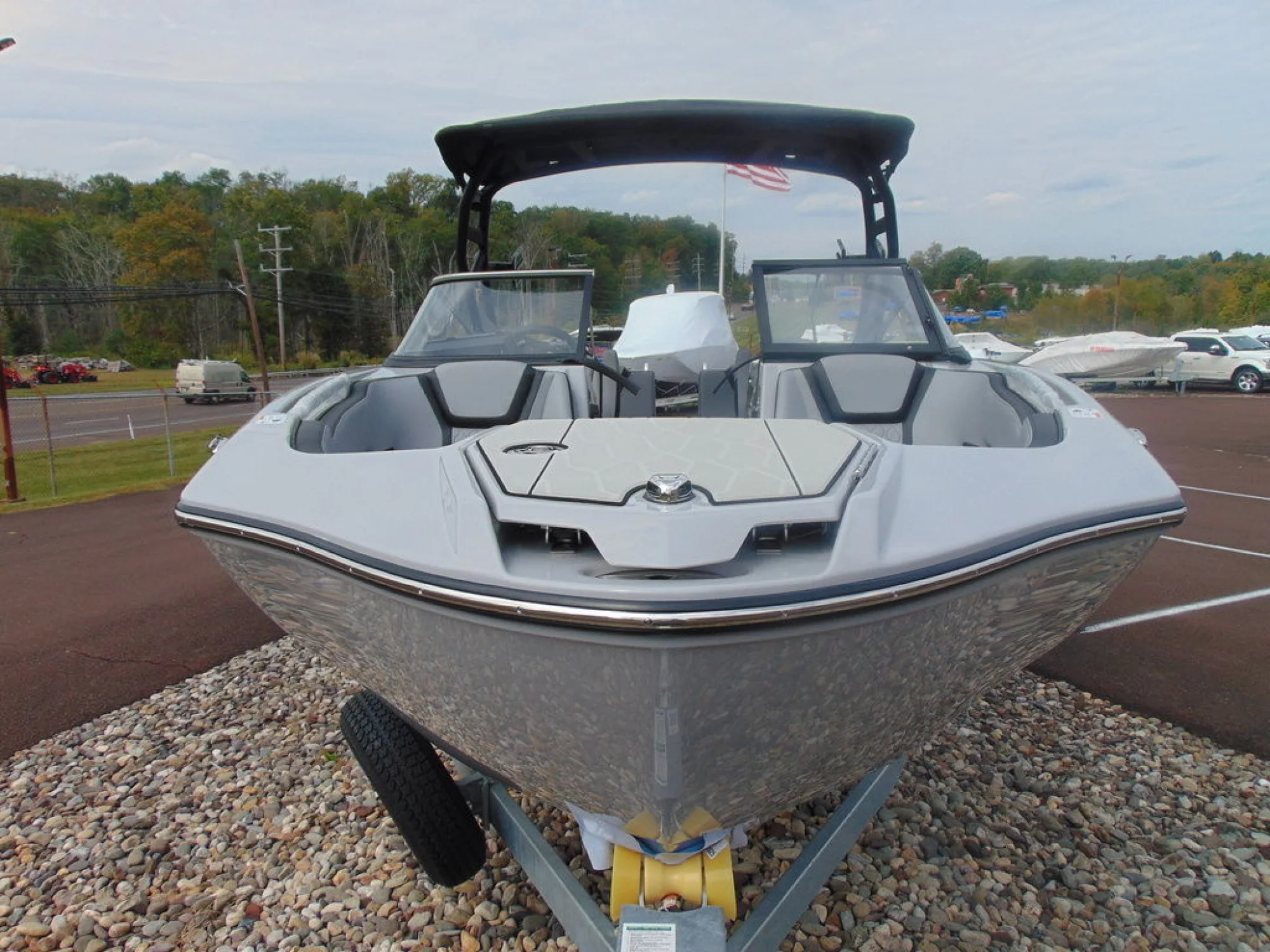 Yamaha Boats 255XD - Image 4