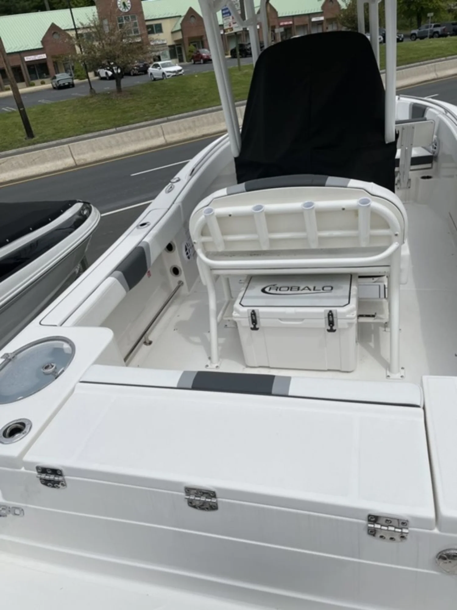 2026 Robalo R230 - Image 5