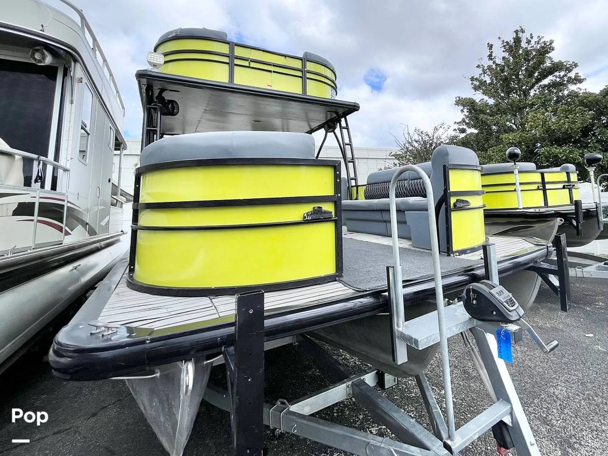 2024 Custom Craft 29 Double Decker - Image 2