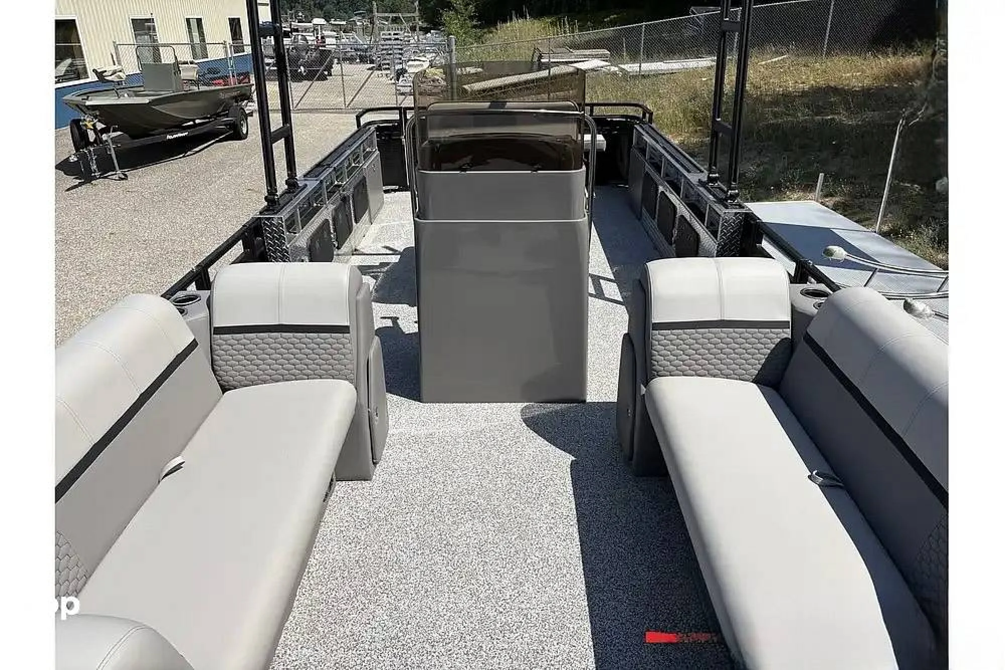 2023 Angler Qwest 8524 PRO TROLL - Image 4