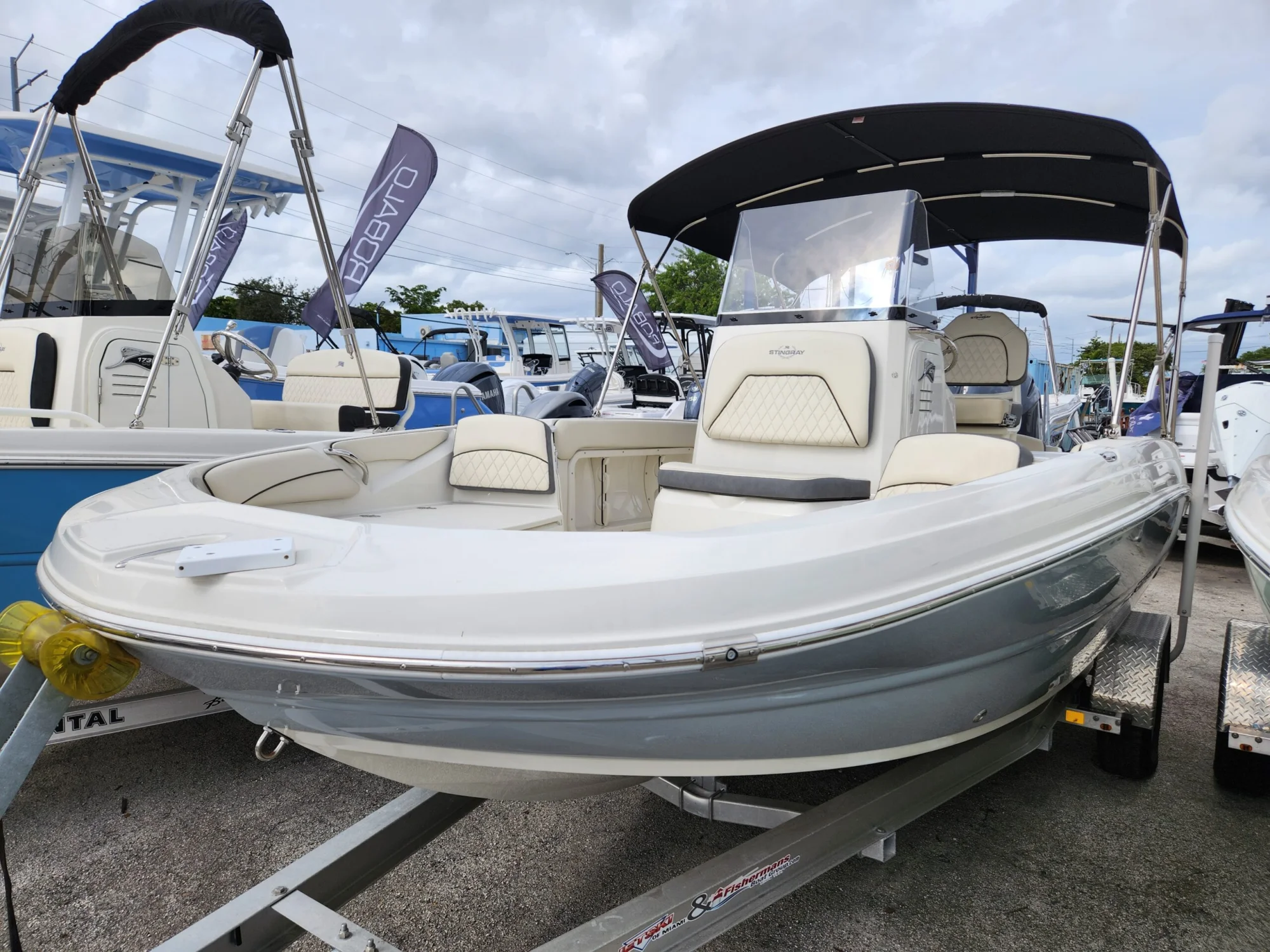 2023 STINGRAY 206CC - Image 2