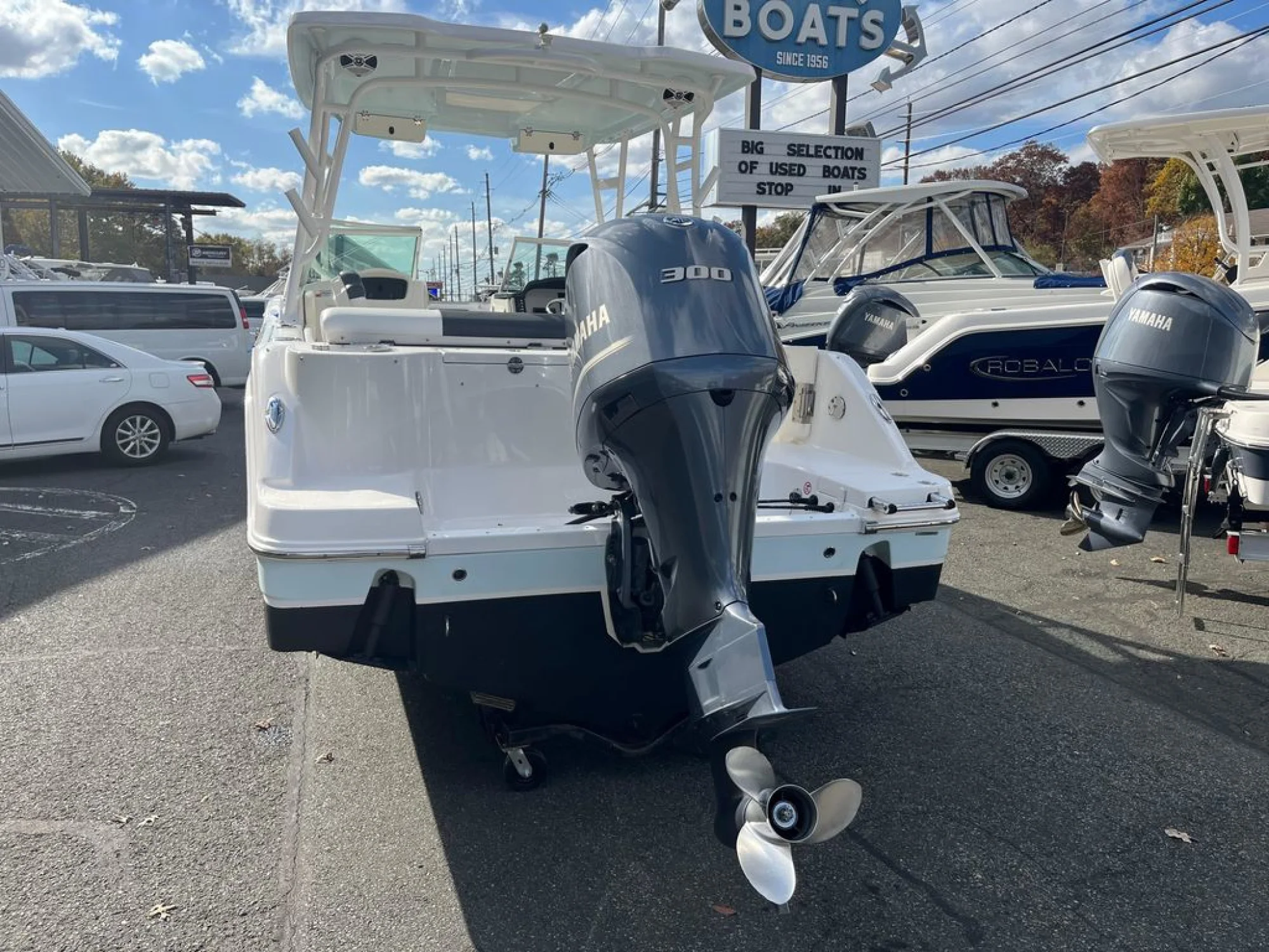 2020 Robalo R247 Dual Console - Image 4