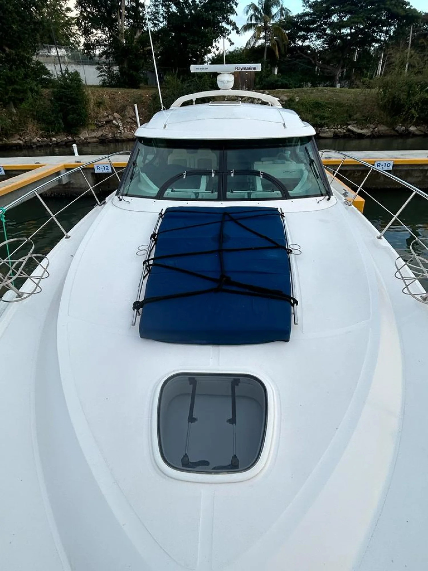 Sea Ray 410 Sundancer 2013 - Image 2