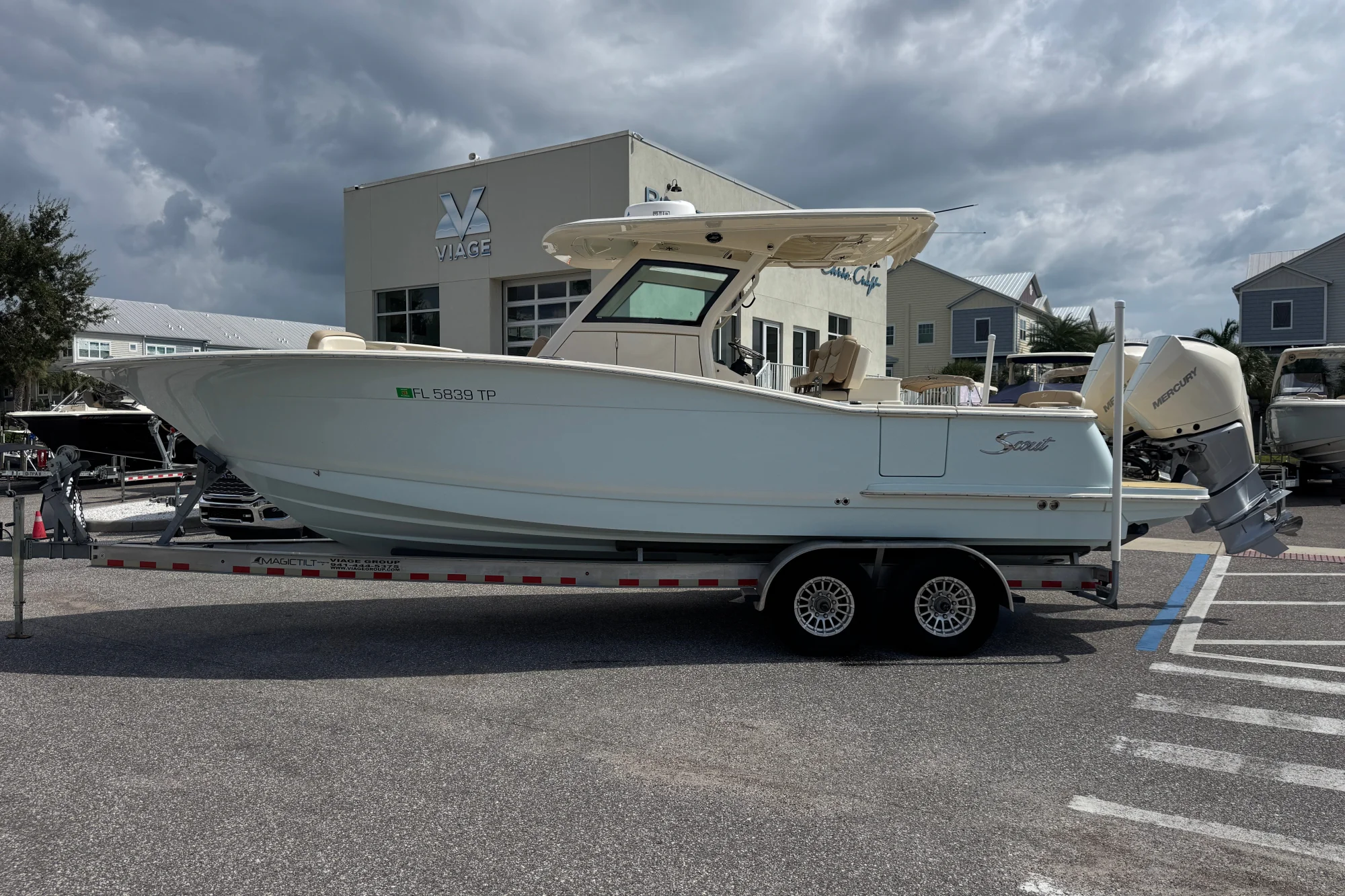 2023 Scout 305 LXF