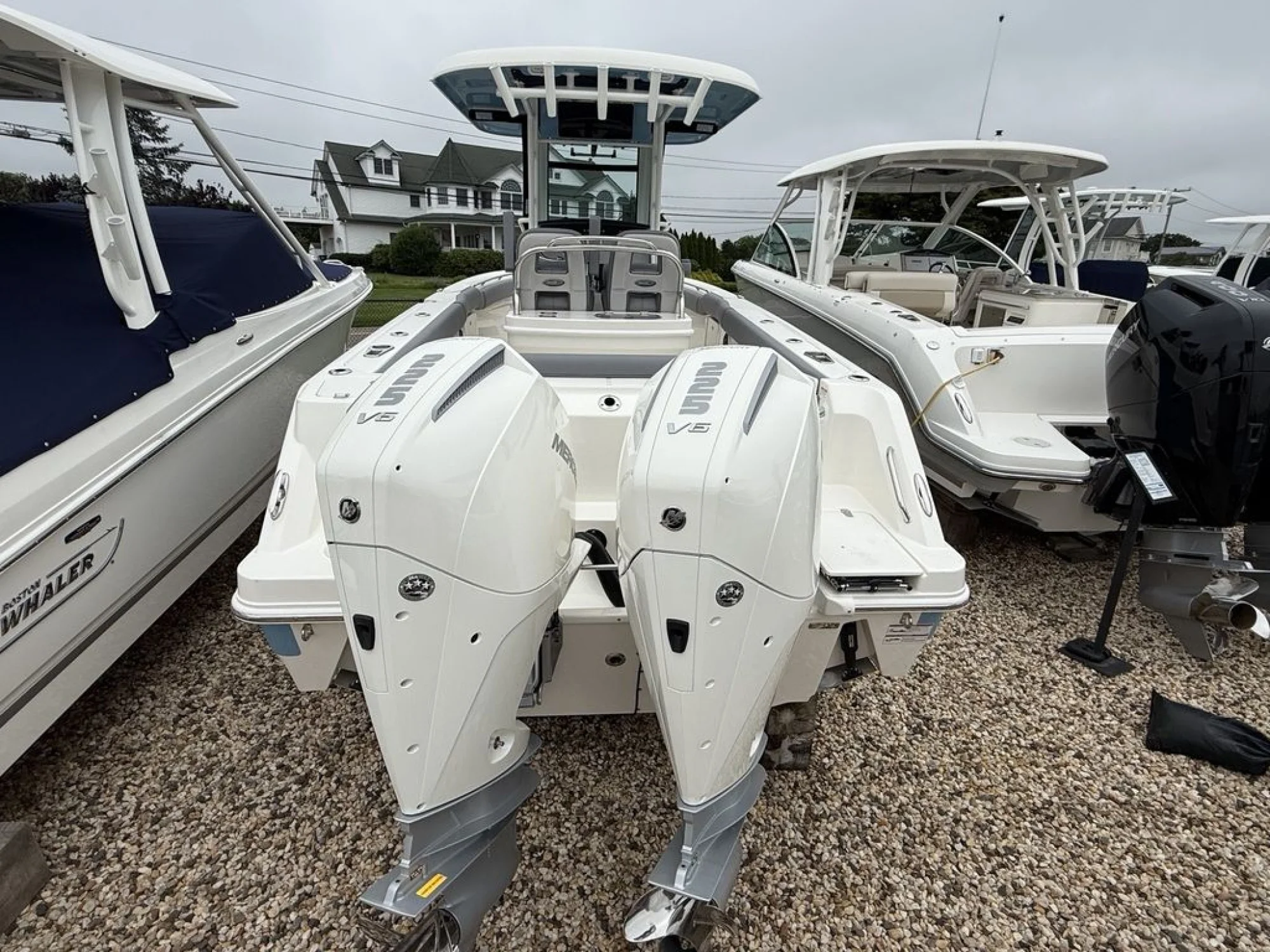 Boston Whaler 250 Outrage - Image 4